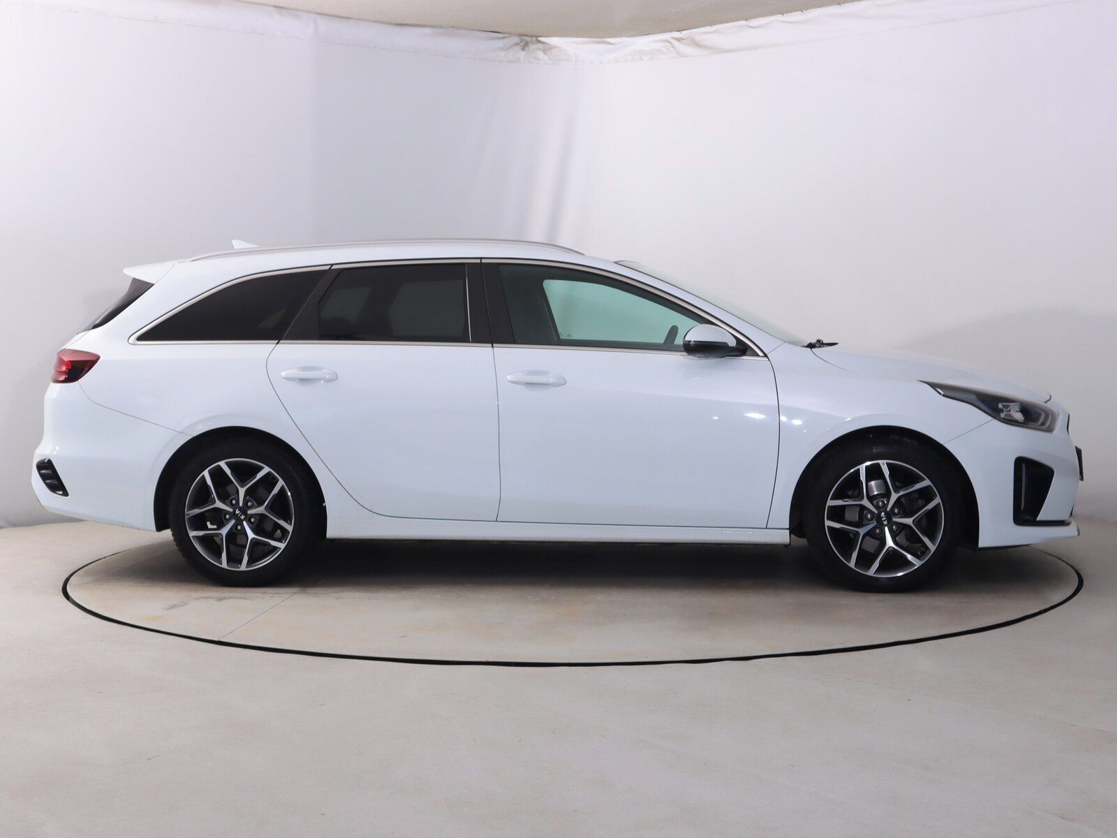 Kia Cee´d, 1.6 CRDi, GT Line, Serv.kniha - fotka 6