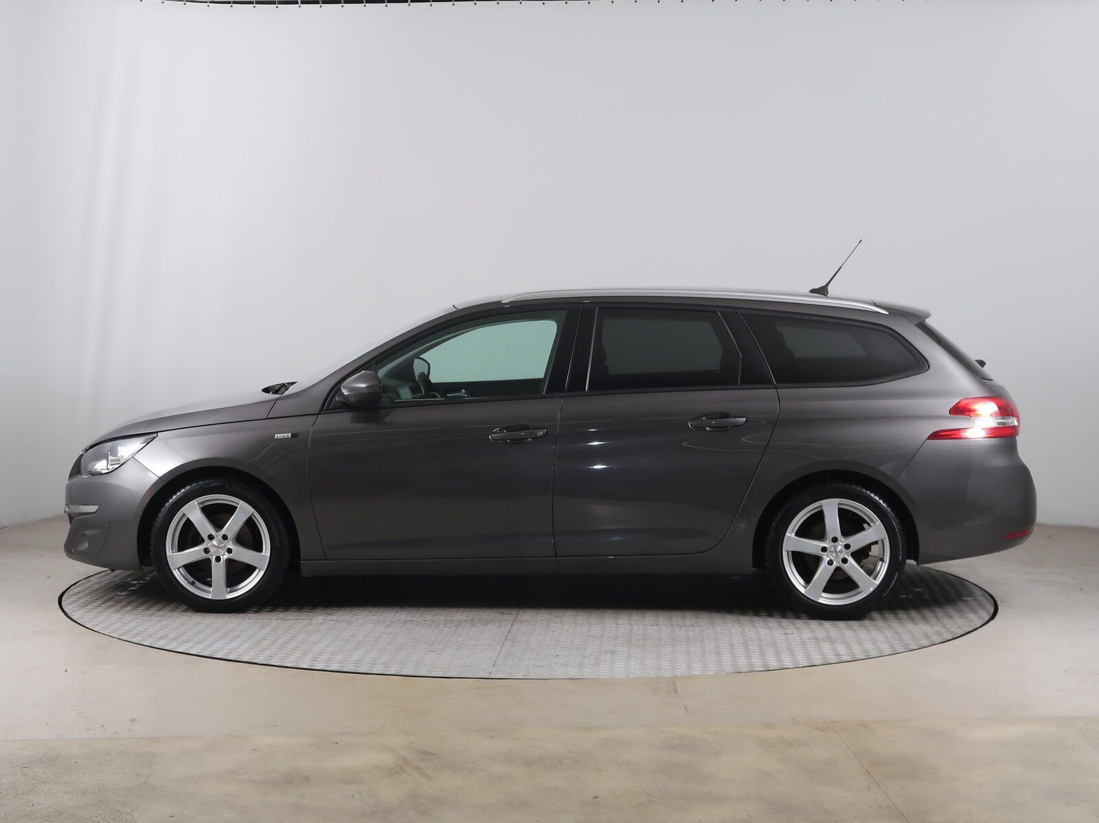 Peugeot 308, 1.2 PureTech, Navi, Klima - fotka 3