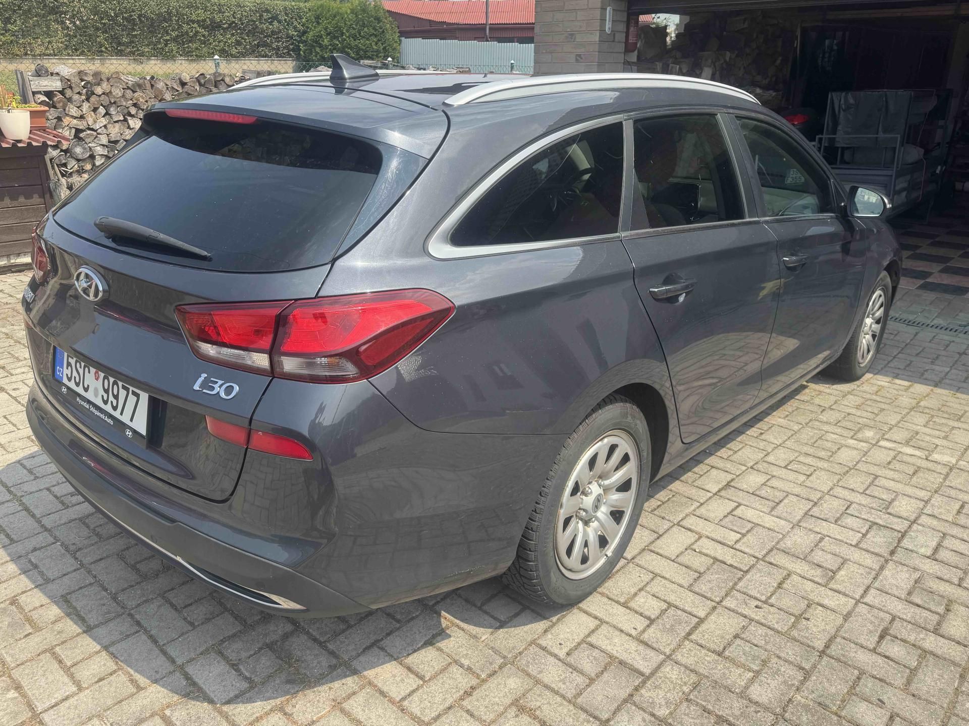 Hyundai i30, Hyundai i30 1,0 -kombi-automat - fotka 4