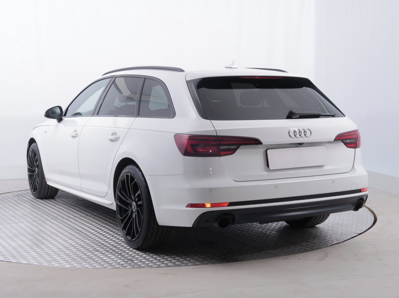 Audi A4, 40 TFSI, Automat, Navi - fotka 4