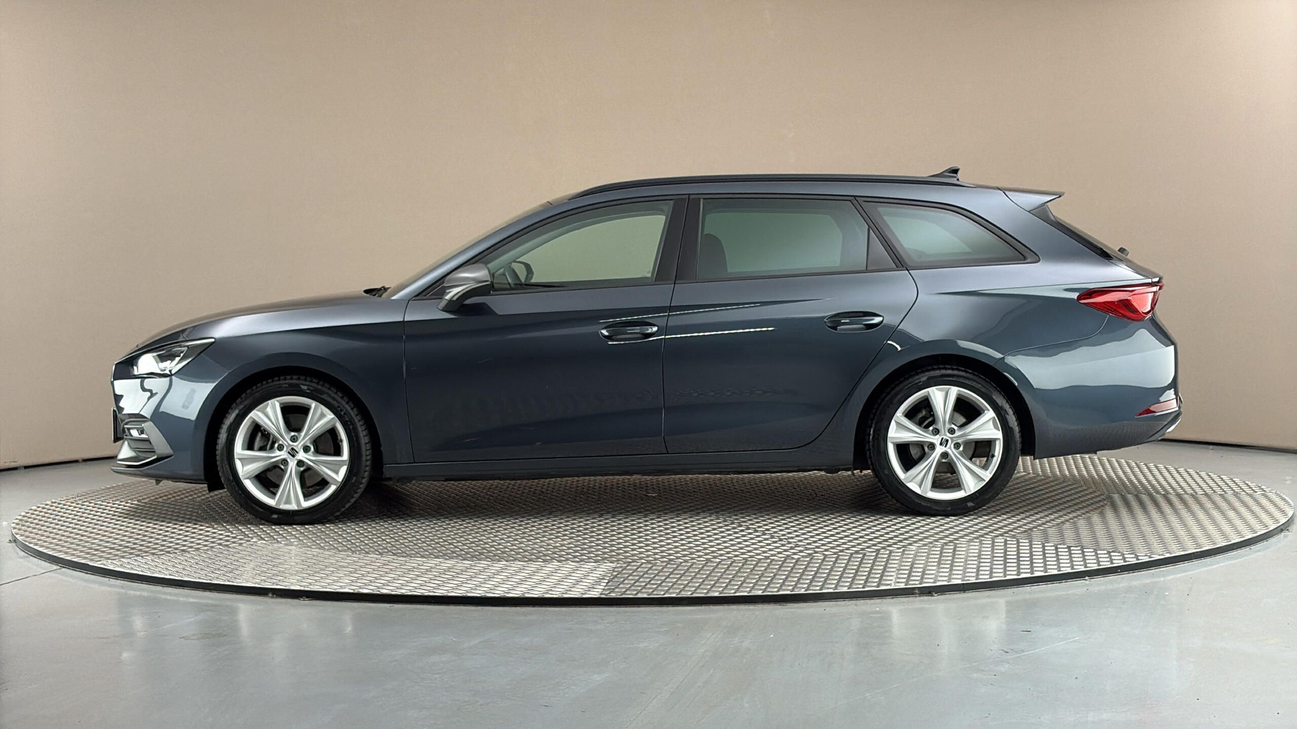 Seat Leon, 2.0 TDI DSG FR Sportstourer - fotka 4