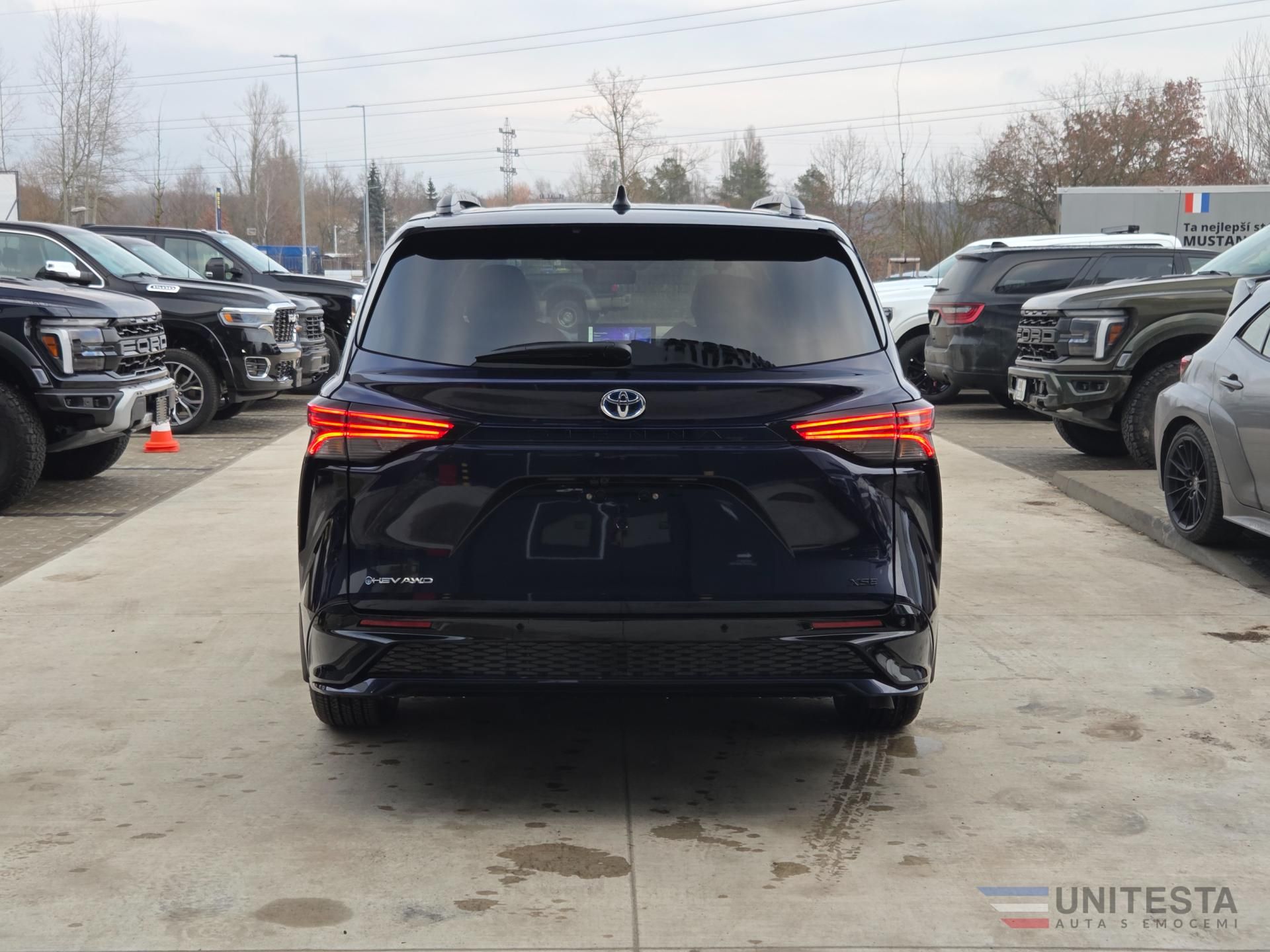 Toyota Sienna, TOYOTA SIENNA XSE HYBRID 7 pas - fotka 4