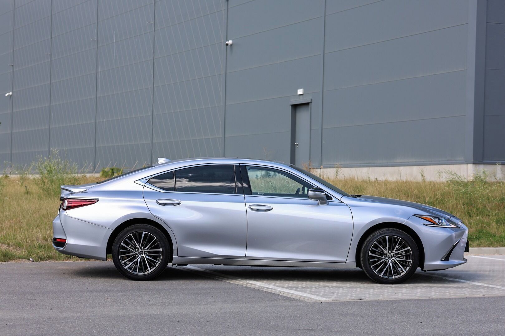 Lexus ES 300h, 300H 2,5 HEV BUSINESS EDITION - fotka 6