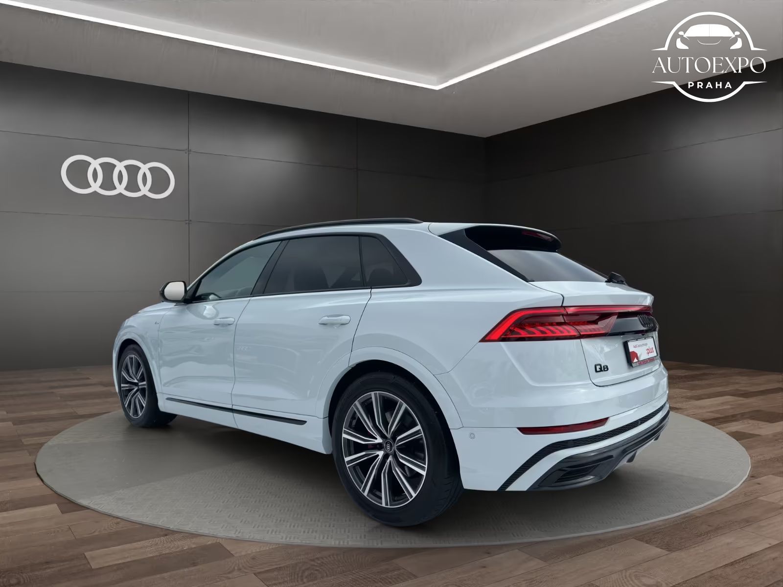 Audi Q8, 50 TDI  S LINE - fotka 2