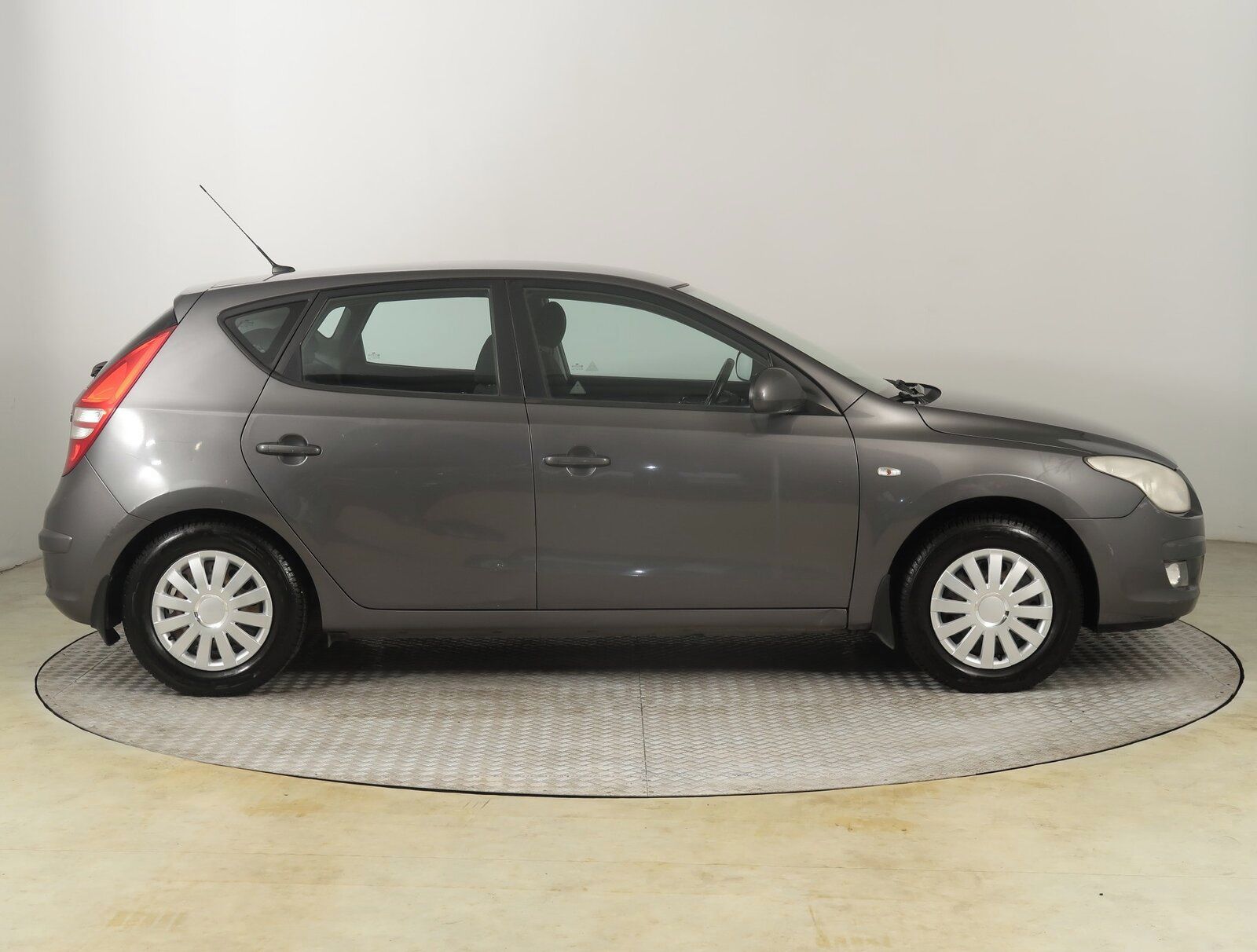 Hyundai i30, 1.4 CVVT, po STK, Klima - fotka 6