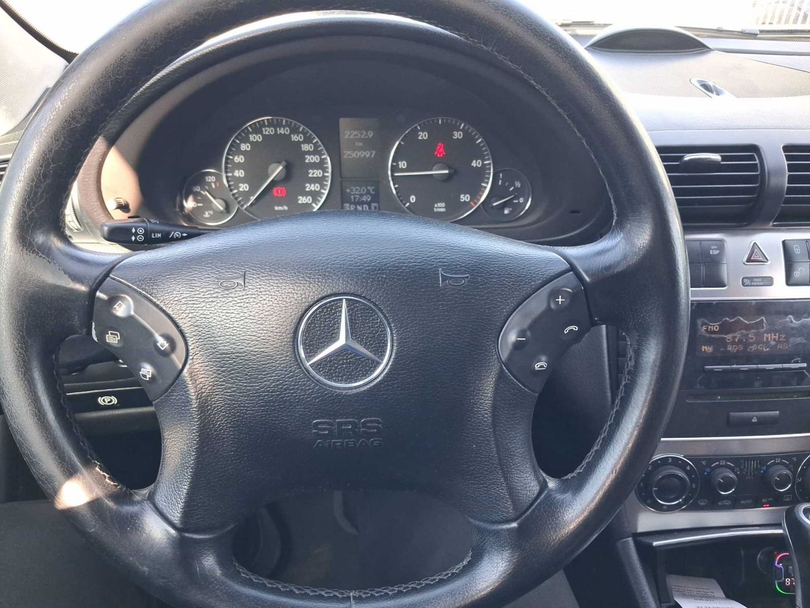 Mercedes-Benz Třídy C, 220 CDI, Automat - fotka 3