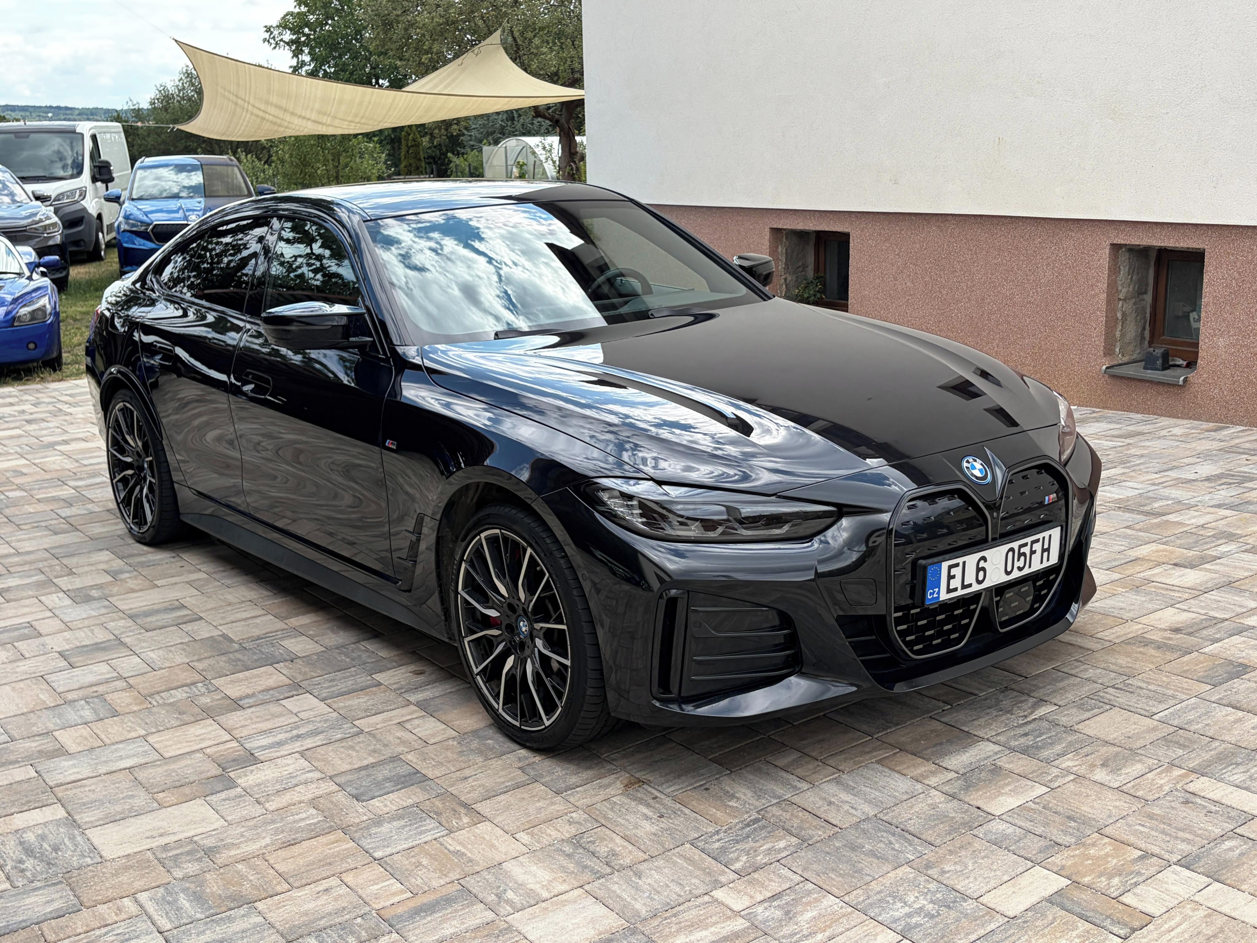 BMW i4, M50 DAPP+, tażné, kola 20",18" - fotka 4