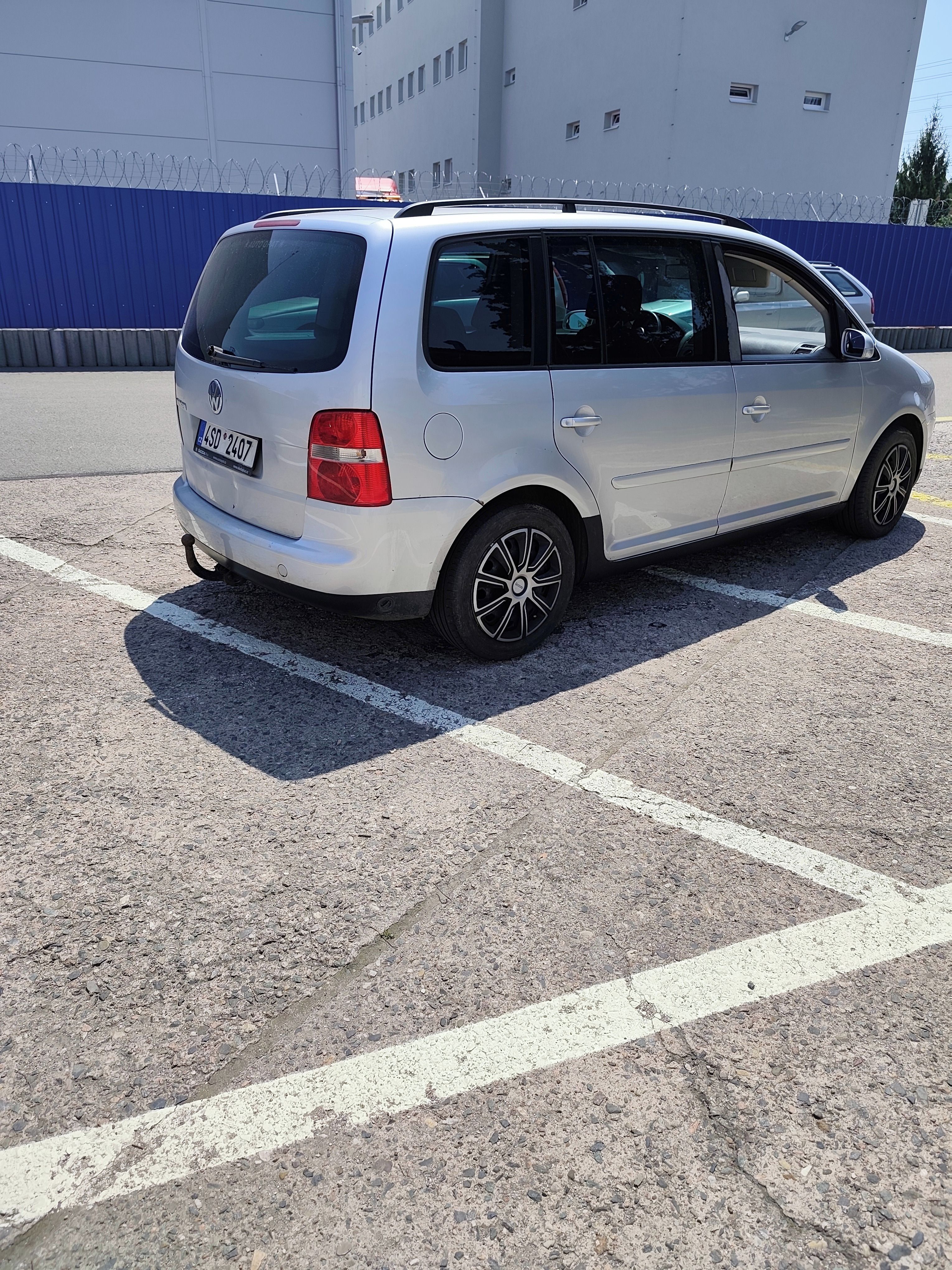 Volkswagen Touran - fotka 2