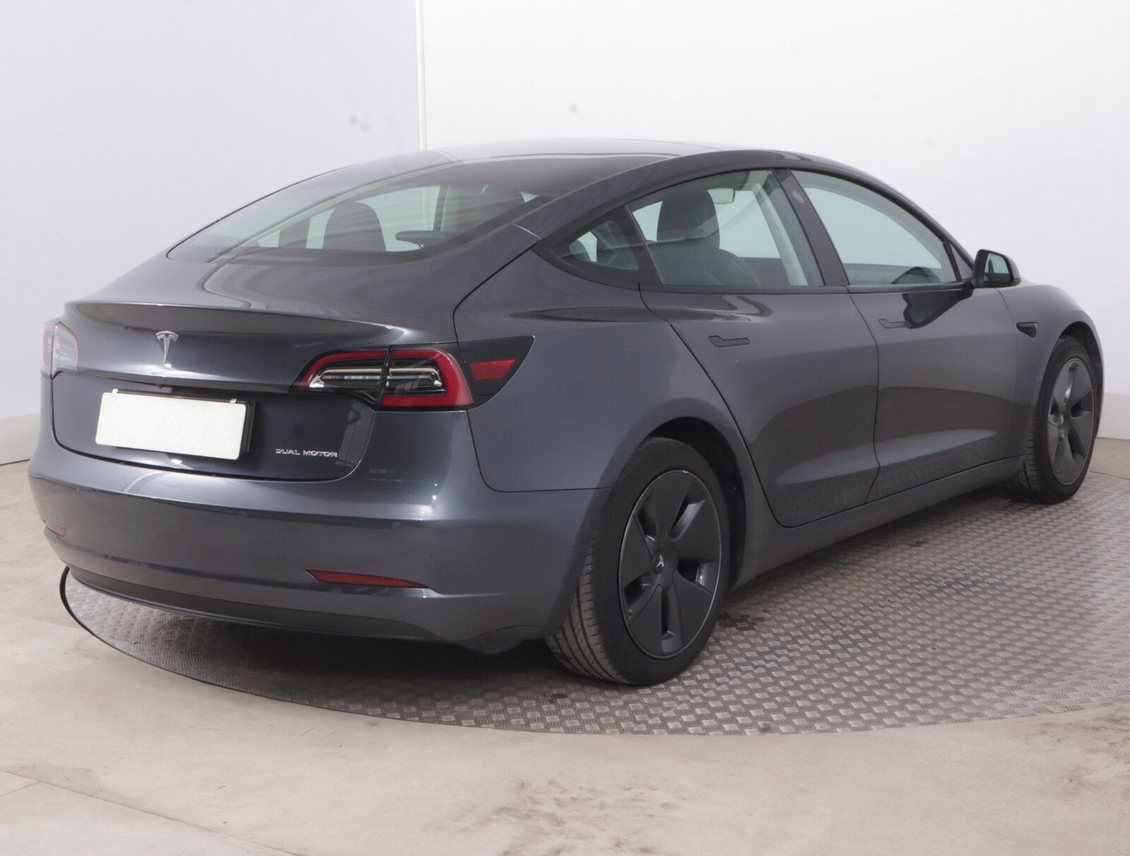 Tesla Model 3, Long Range 4WD 82kWh, SoH 82% - fotka 5