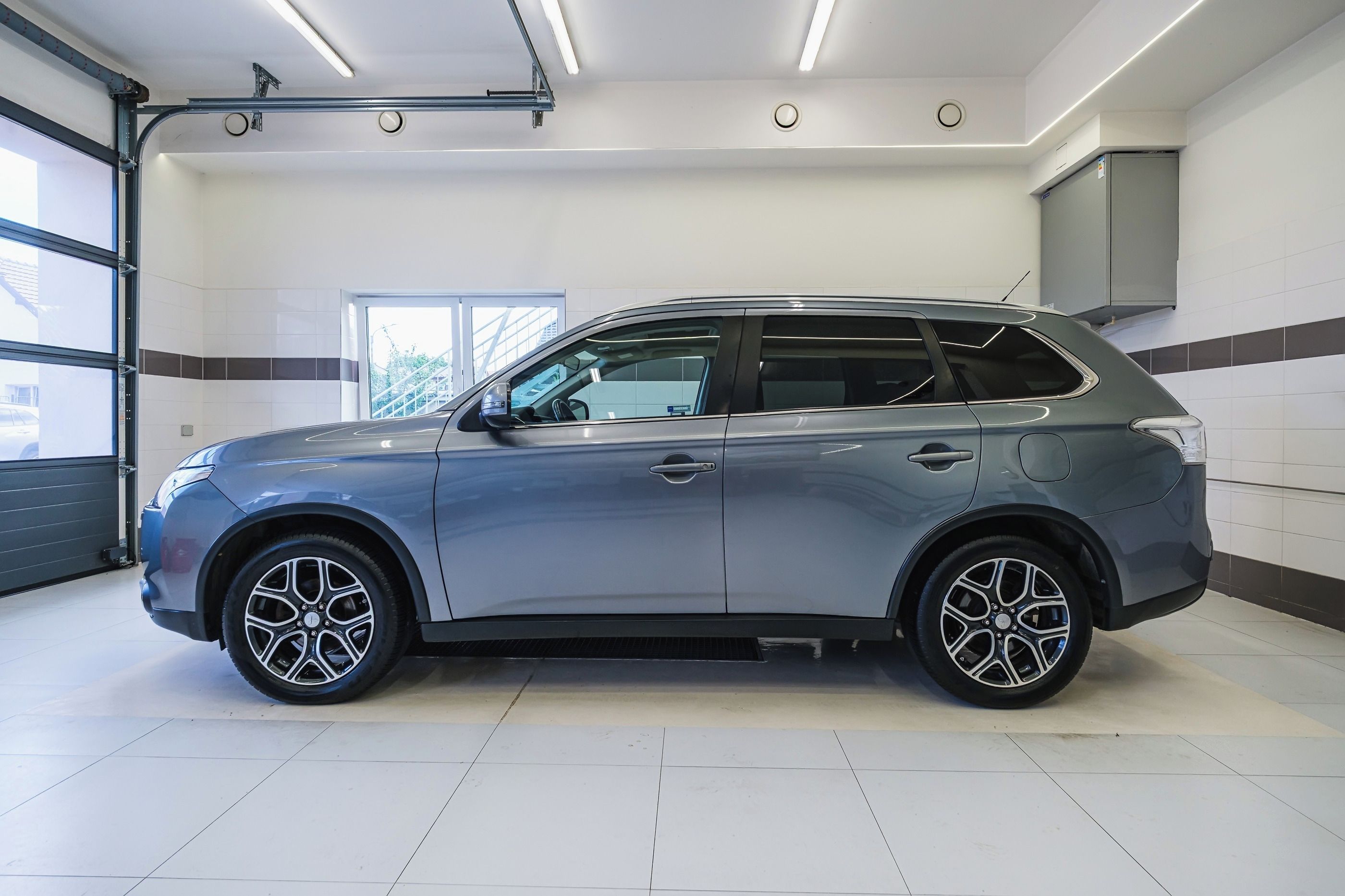 Mitsubishi Outlander, 2.2DI-D 110kW AT 4X4 7.MÍST - fotka 4