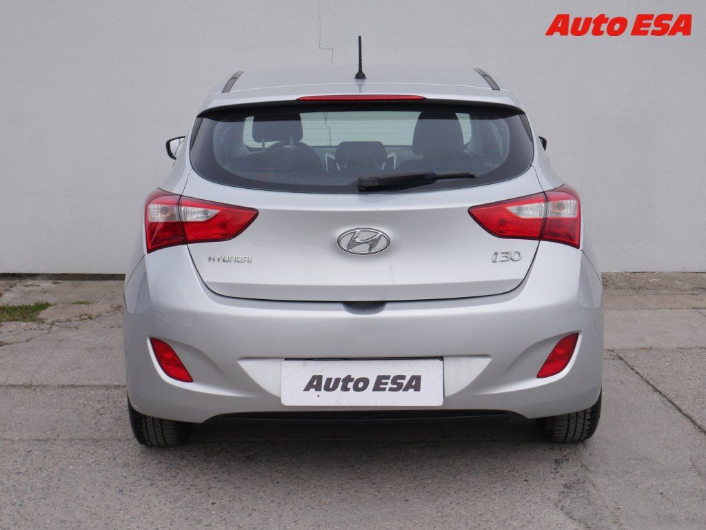 Hyundai i30, 1.4 i,ČR,AC - fotka 5
