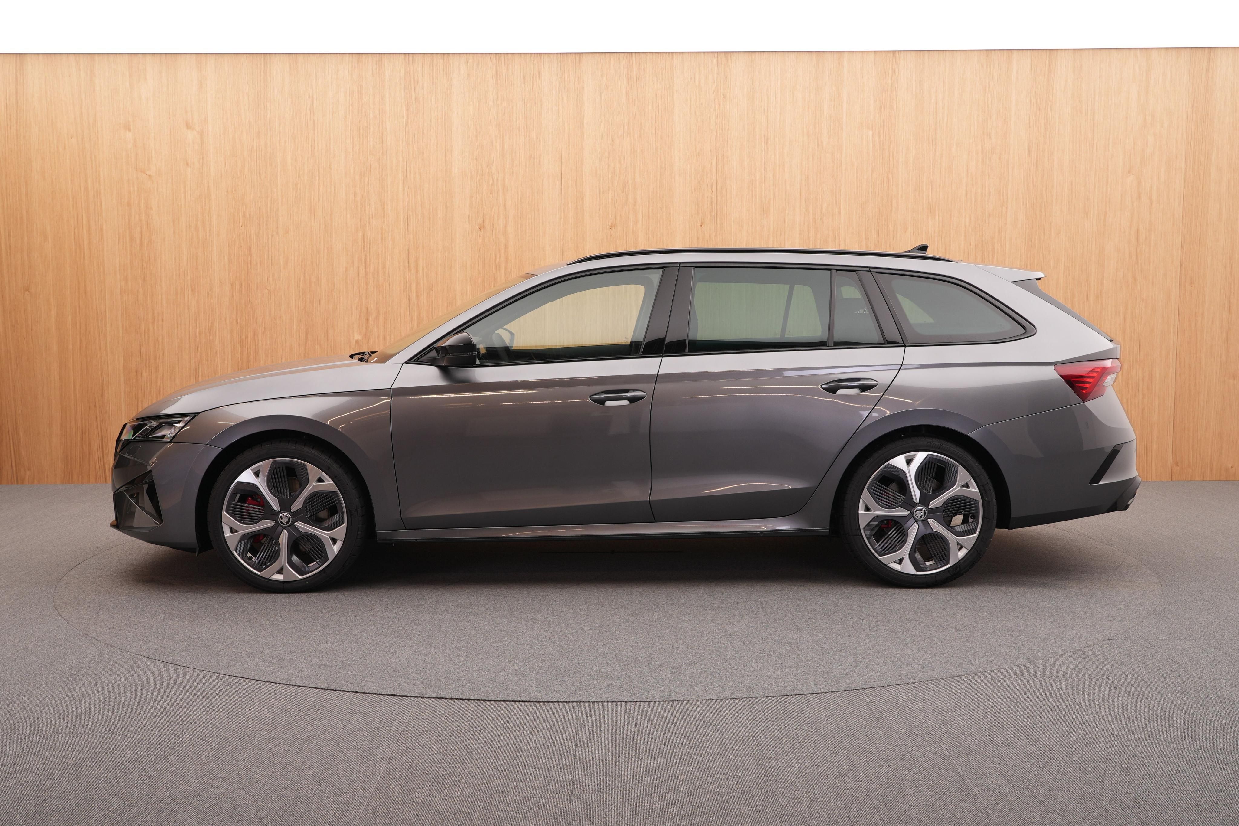 Škoda Octavia, RS 2.0 TSI DSG - fotka 2