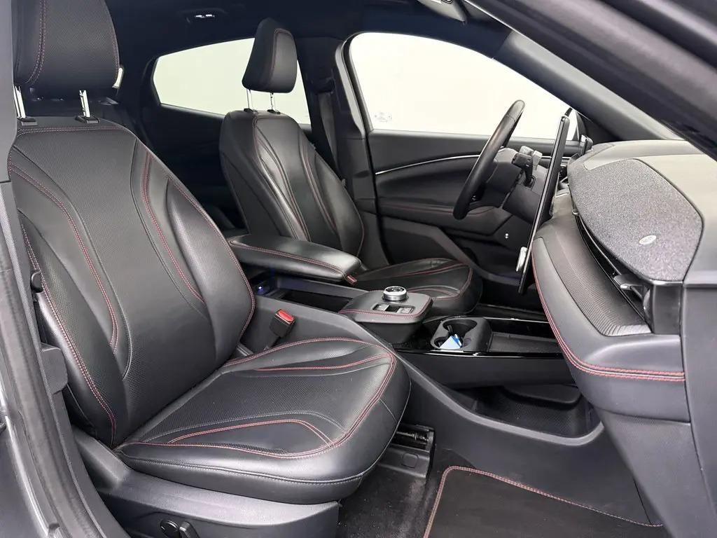 Ford Mustang Mach-E, Extended AWD 98 kWh 1.Maj DPH - fotka 5