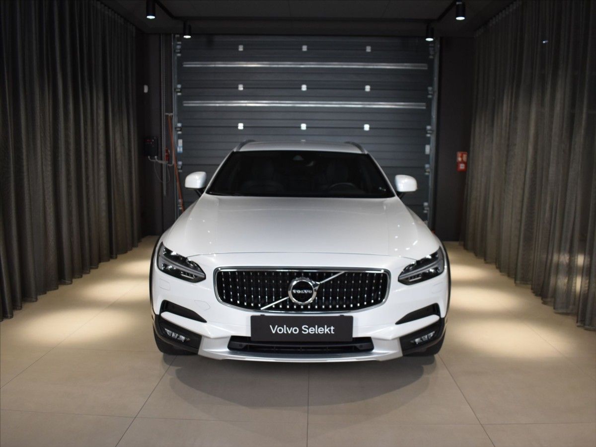 Volvo V90, 2,0 D5 AWD CC PRO - fotka 6