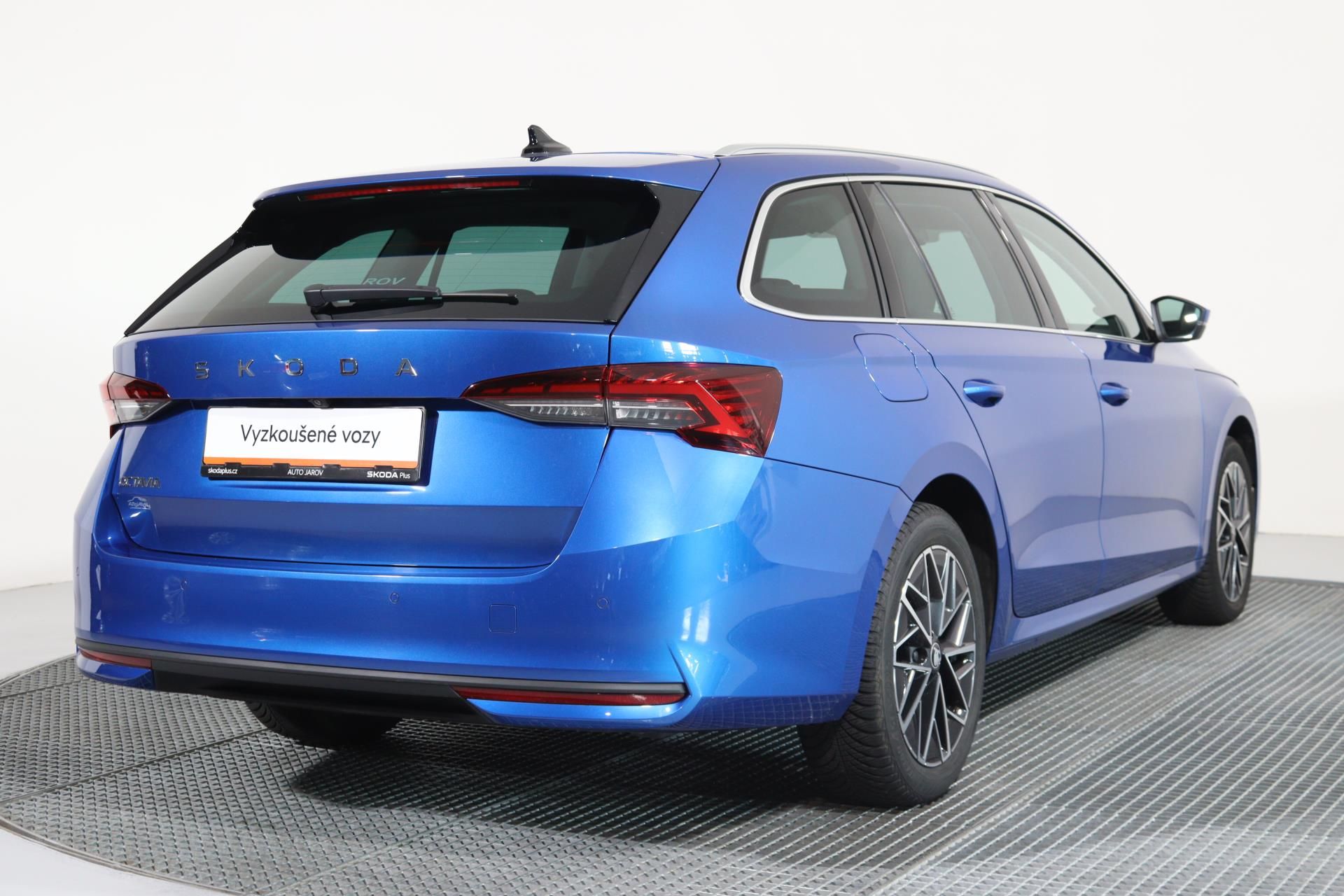 Škoda Octavia, COMBI TOP SELECTION 2,0 TDI DS - fotka 2