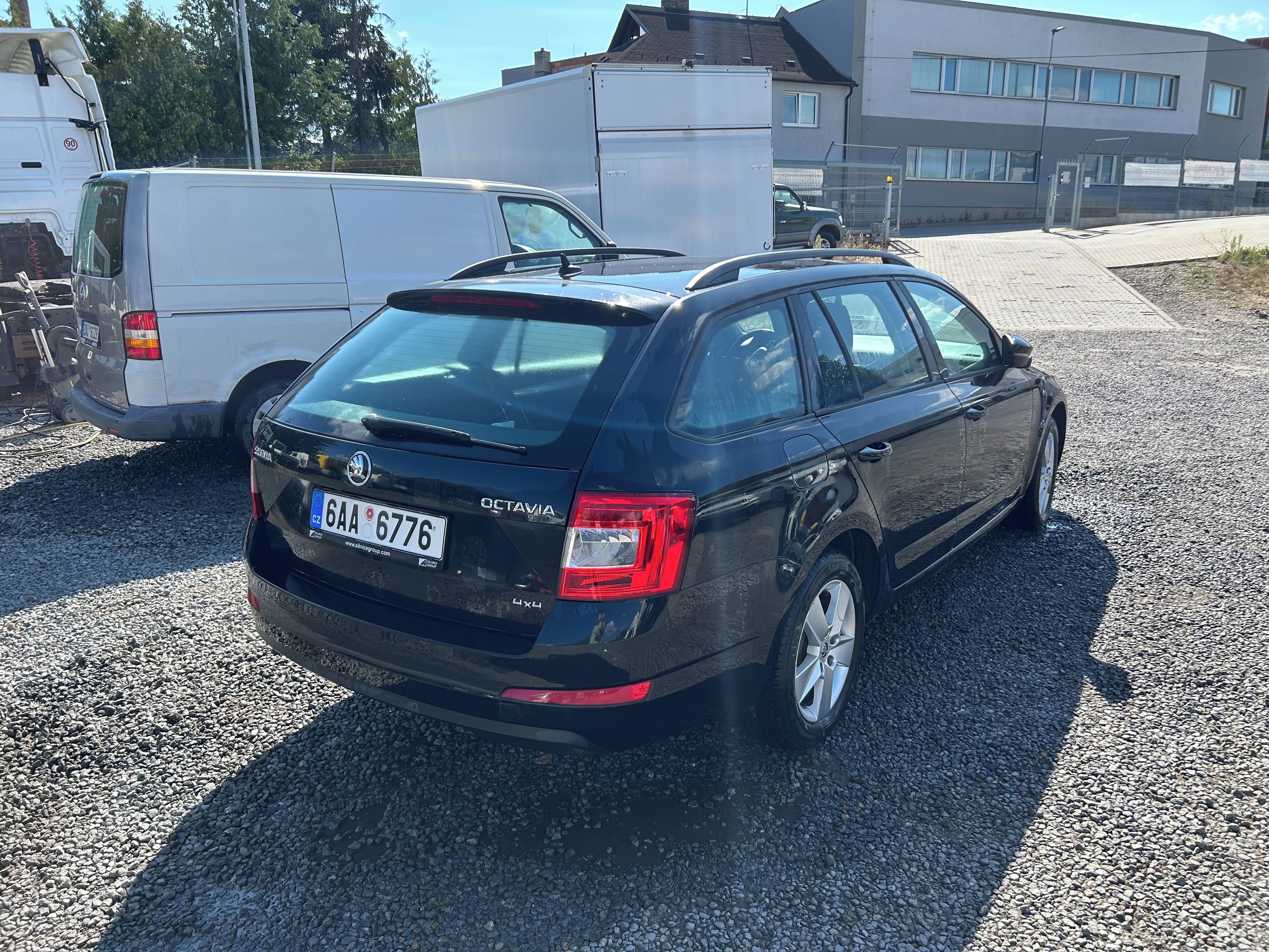 Škoda Octavia, 2.0TDI 4x4 / NEPOJÍZDNÉ - fotka 3