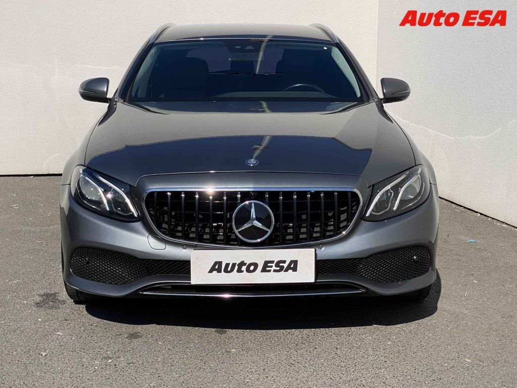 Mercedes-Benz Třídy E, 2.0 i,Avantgarde,AT - fotka 2
