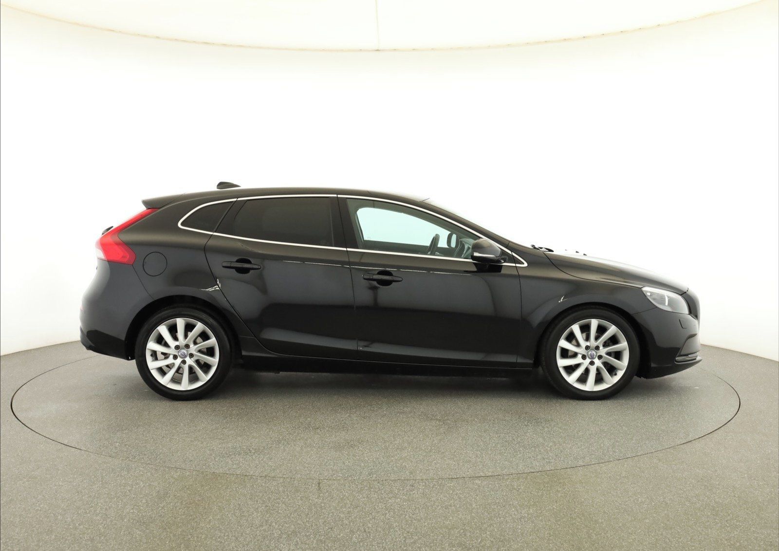 Volvo V40, 1.6 D2, Serv.kniha, Navi - fotka 6