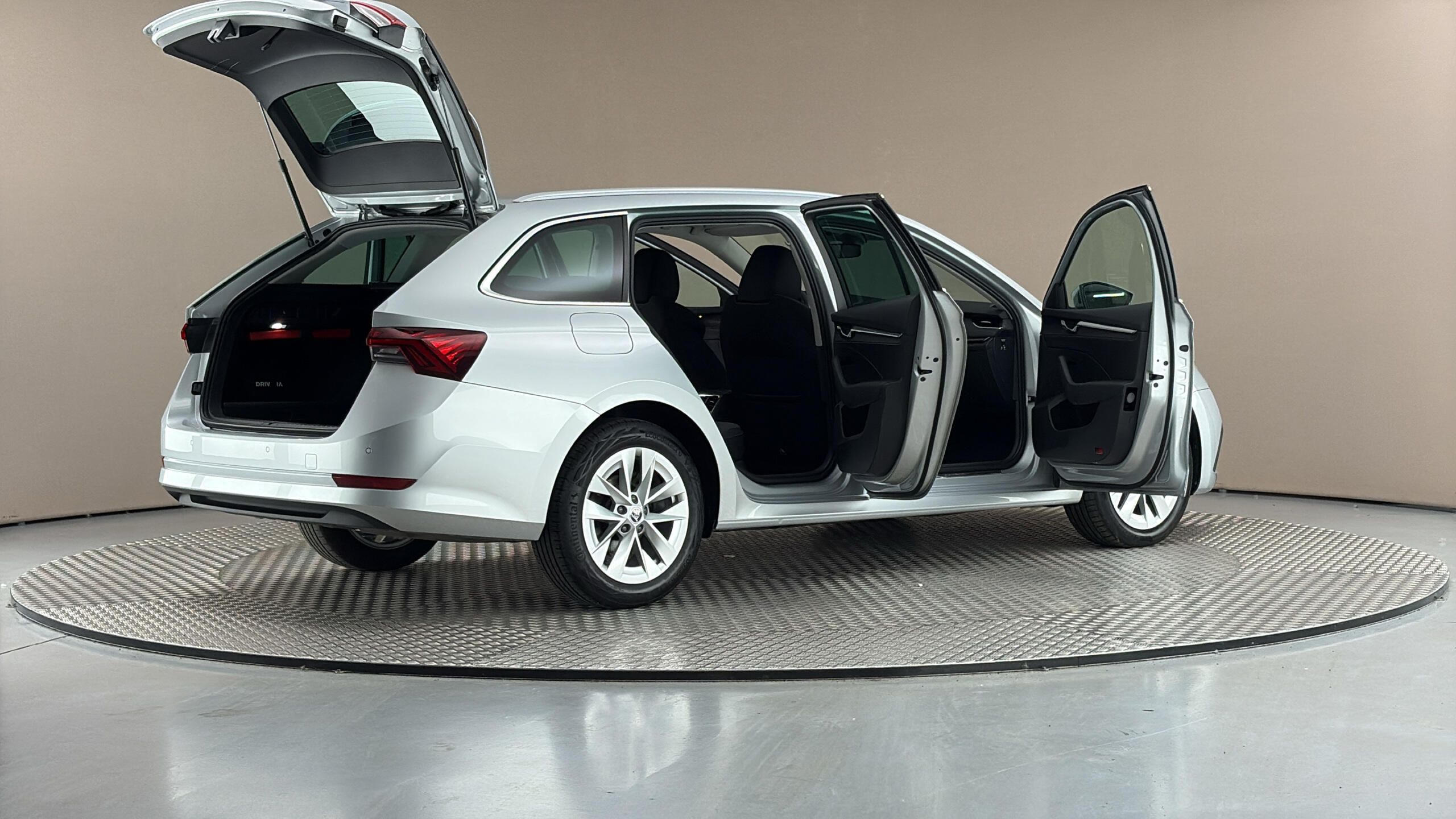 Škoda Octavia, 2.0 TDI Style Combi - fotka 6