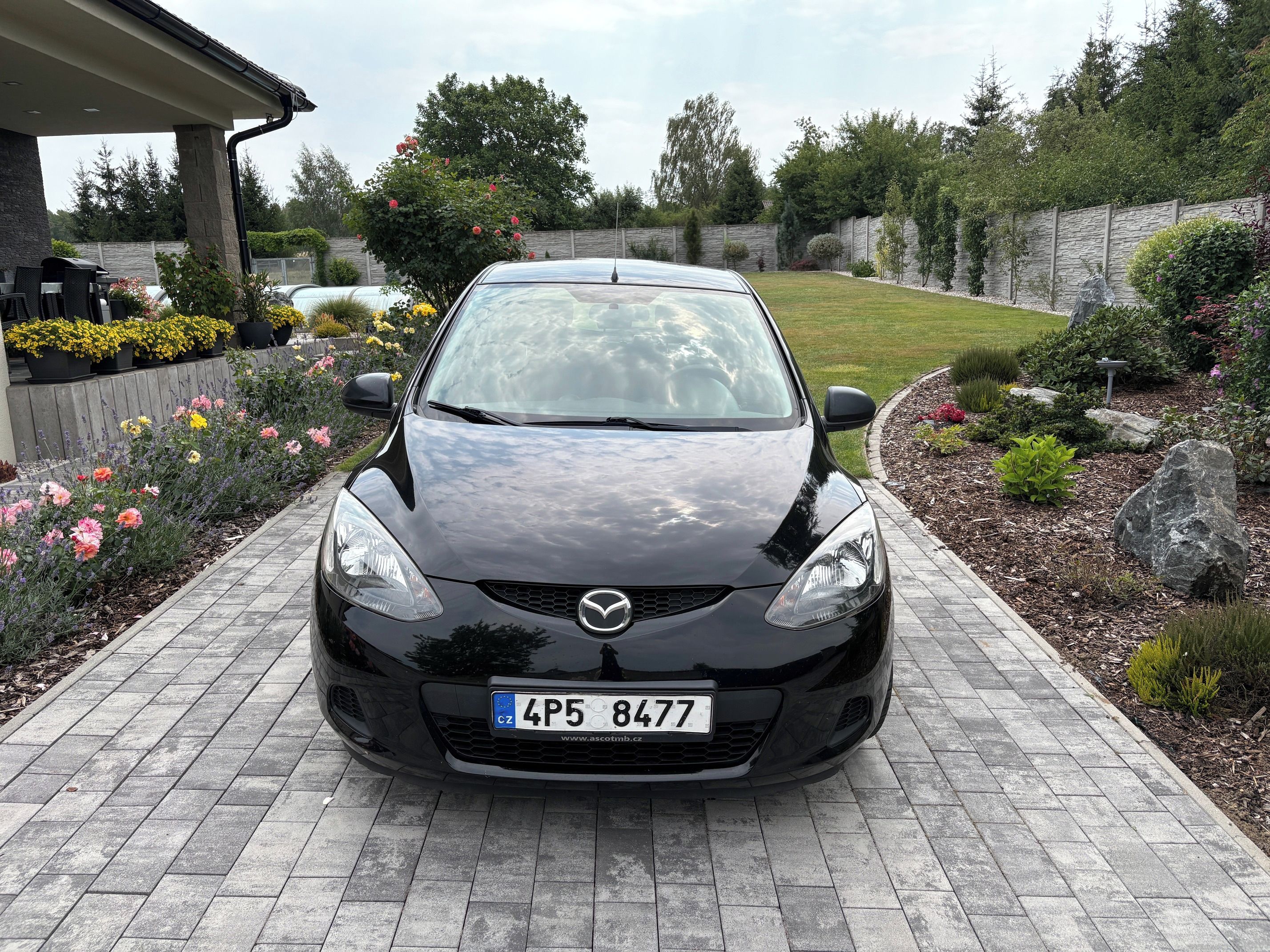 Mazda 2, 1. majitel, sada zimních kol - fotka 2
