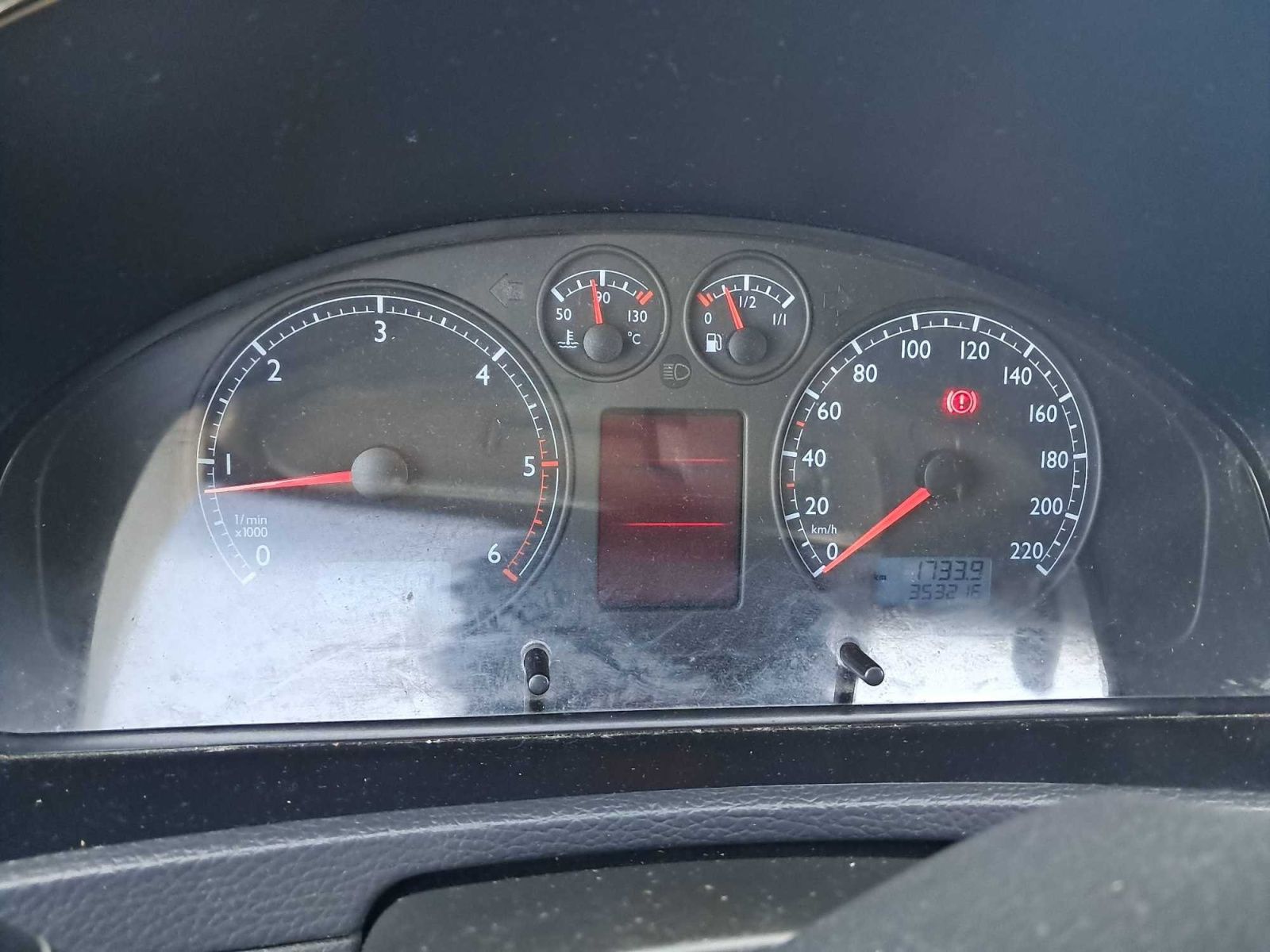 Volkswagen Multivan, 2.5 TDI, Klima, Tempomat - fotka 3