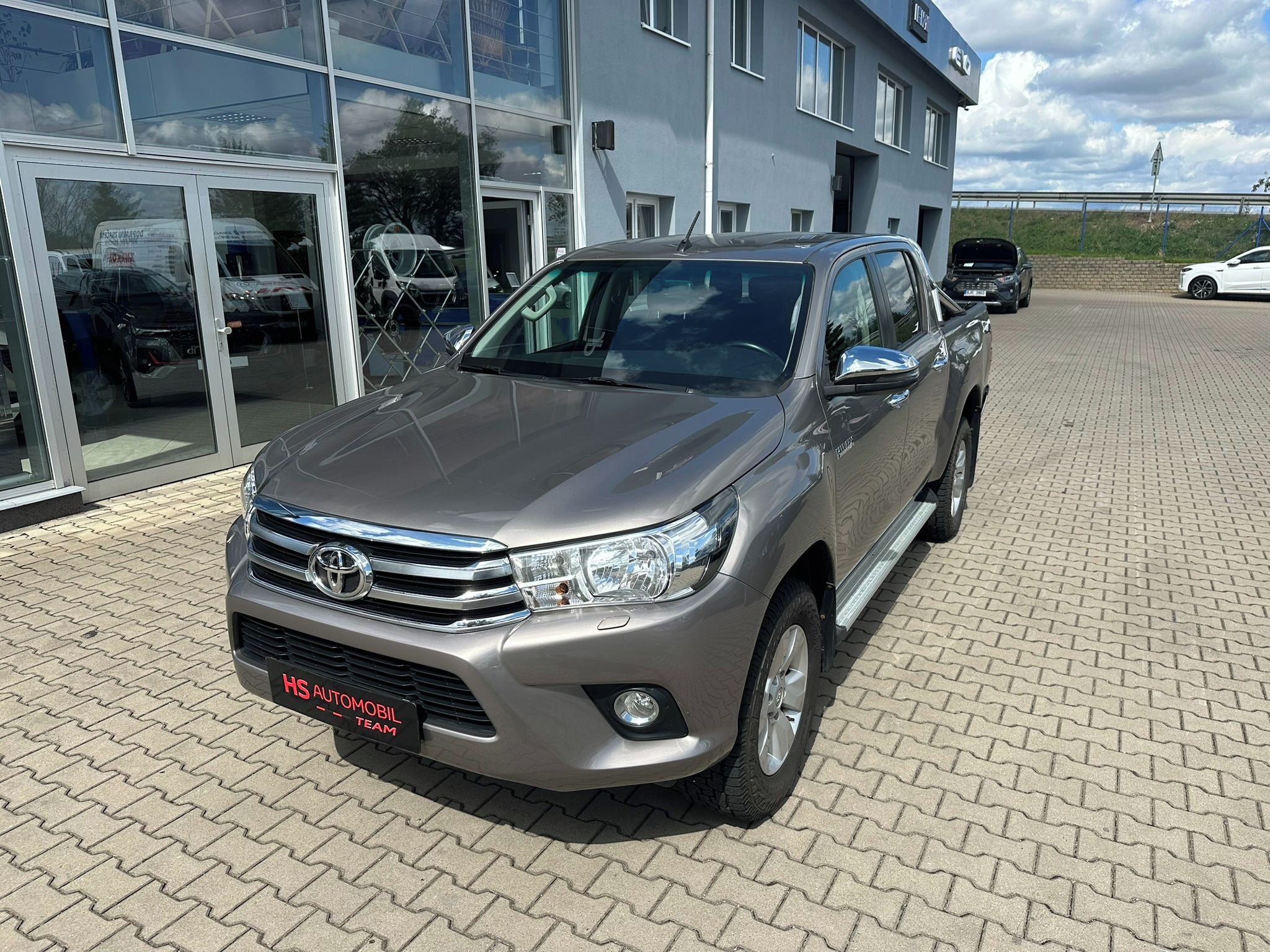 Toyota Hilux, 2,4 D 4x4 110kW  Active - fotka 2