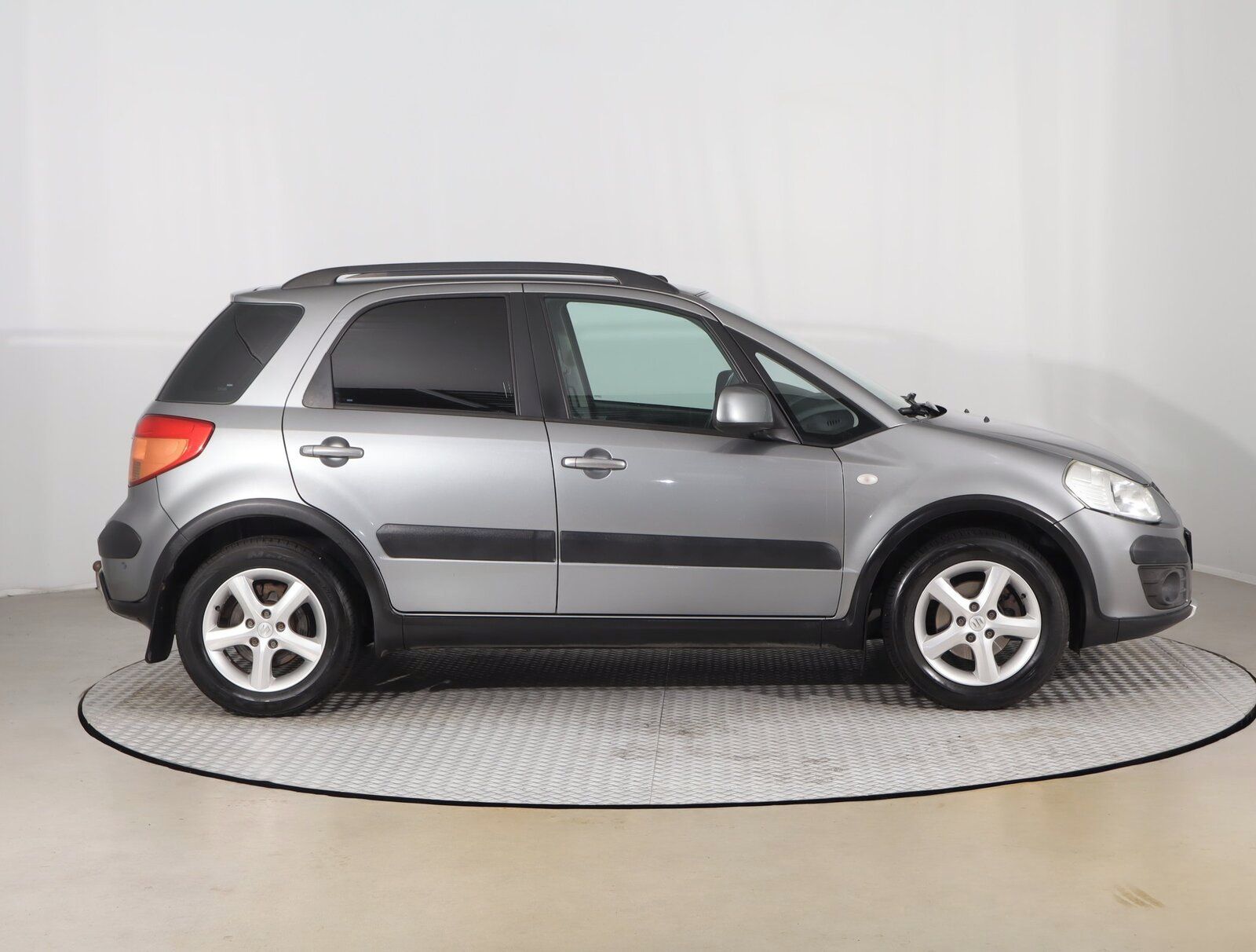 Suzuki SX4, 1.5 VVT - fotka 6