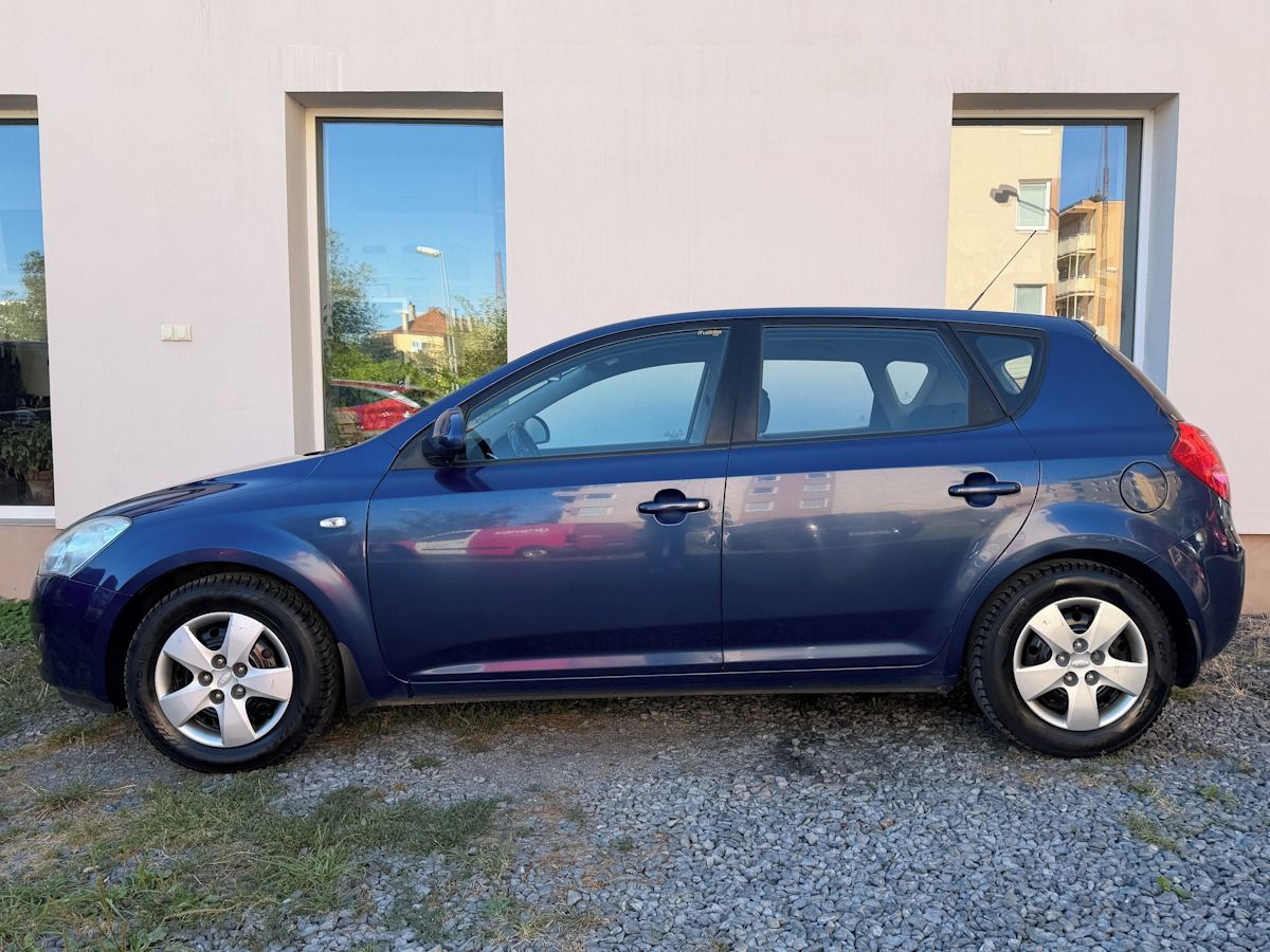 Kia Cee´d, 2.0i 105kW, po 1. maj v CZ - fotka 5