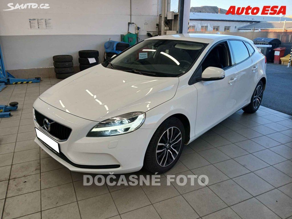 Volvo V40, 2.0i Momentum