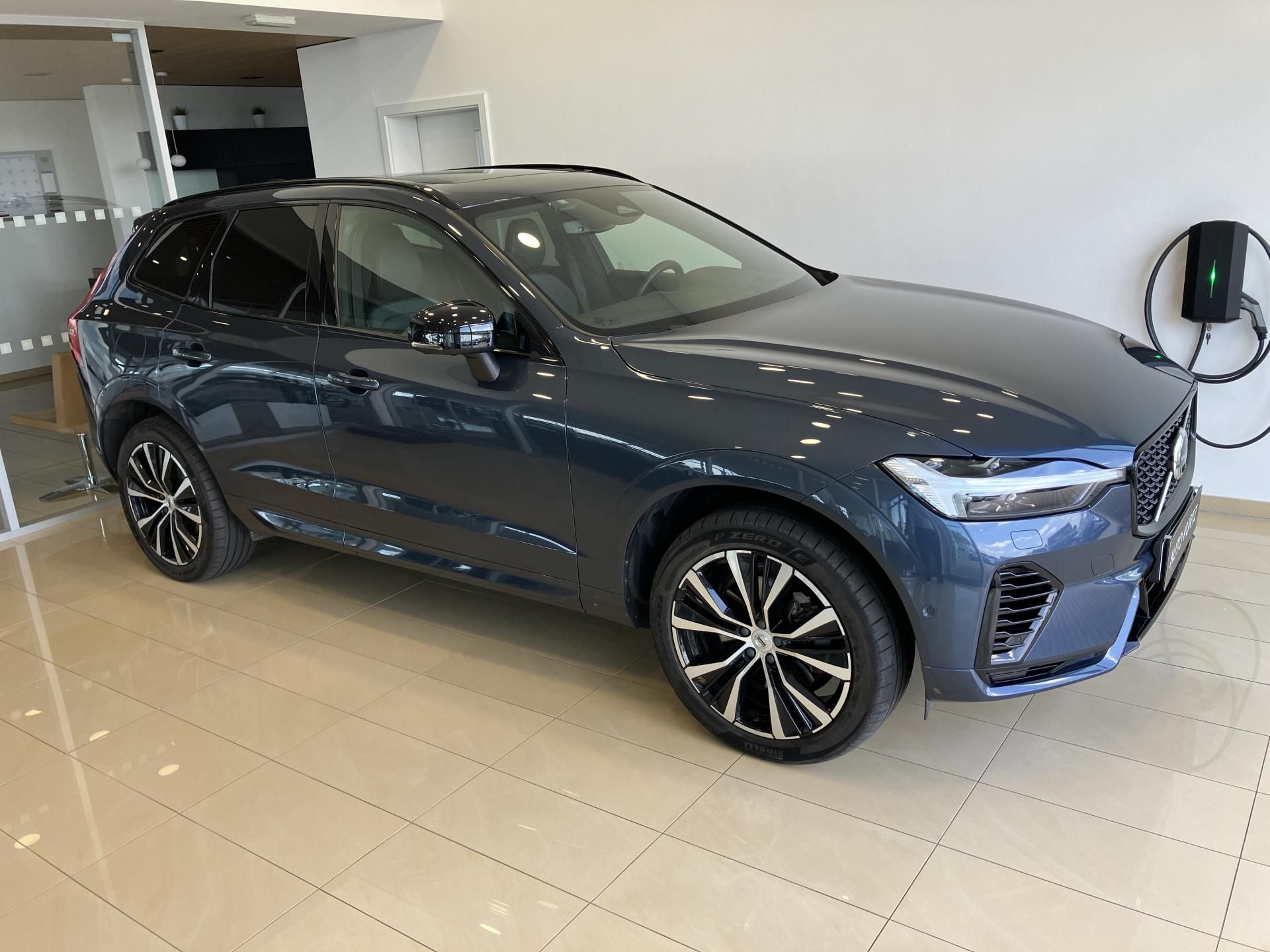 Volvo XC60, T8 eAWD Ultimate Dark - fotka 2