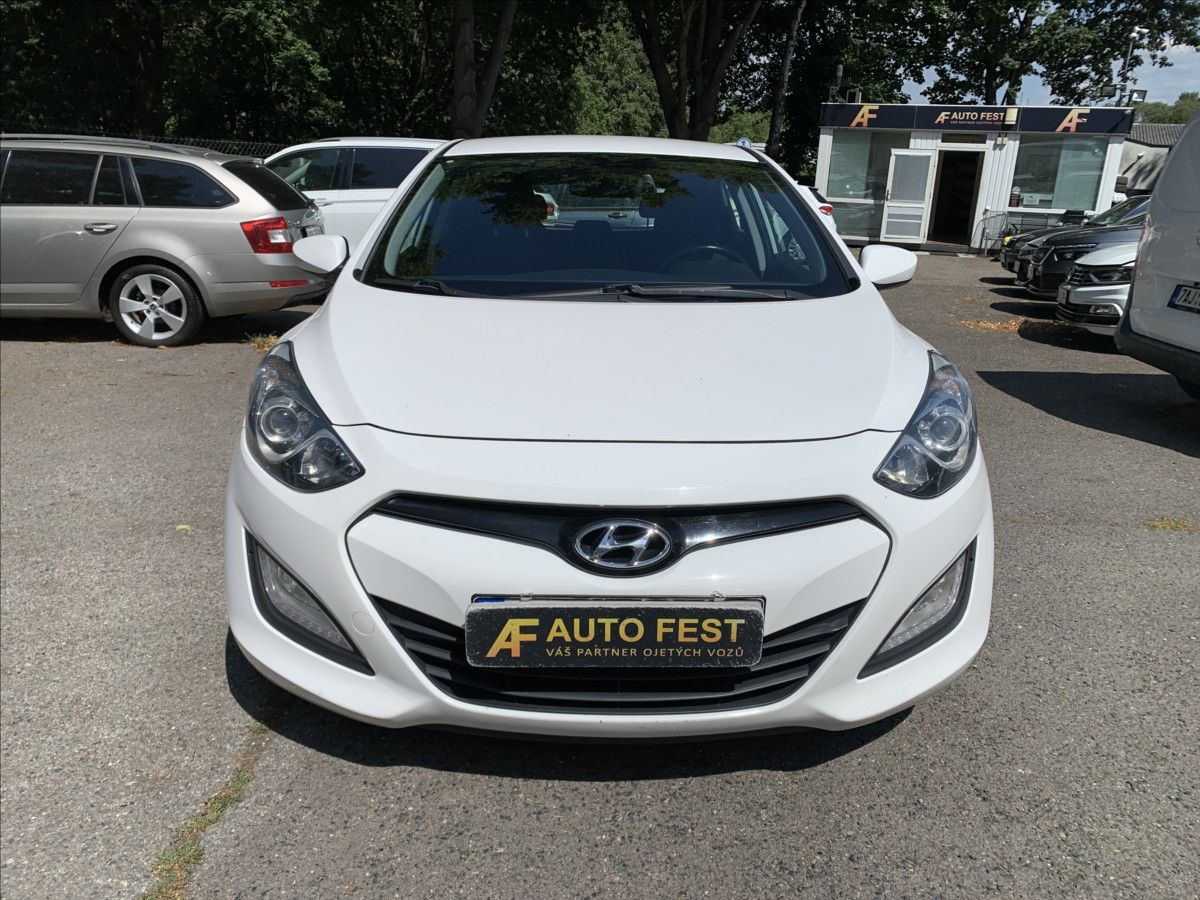 Hyundai i30, 1,4 i, ČR - fotka 2