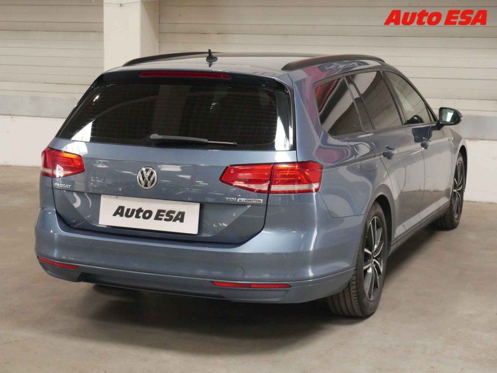 Volkswagen Passat, 1.6TDi,LED,TZ,park.čidla - fotka 6