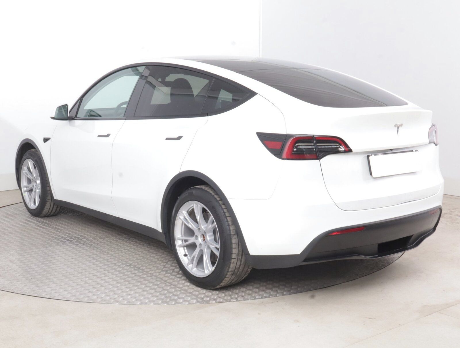 Tesla Model Y, RWD LFP 60kWh, SoH 96% - fotka 4