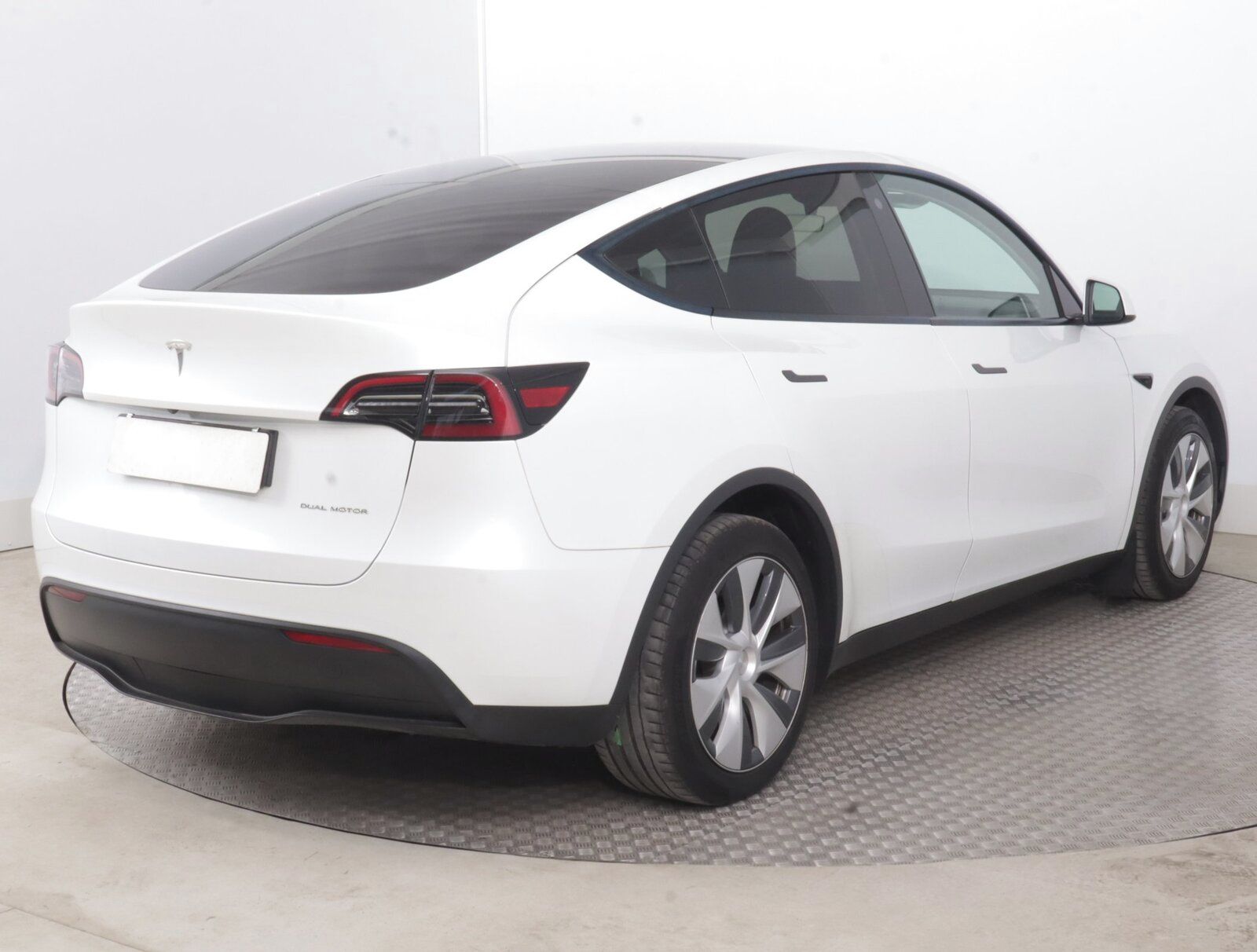 Tesla Model Y, Long Range AWD 79kWh, SoH 92% - fotka 5