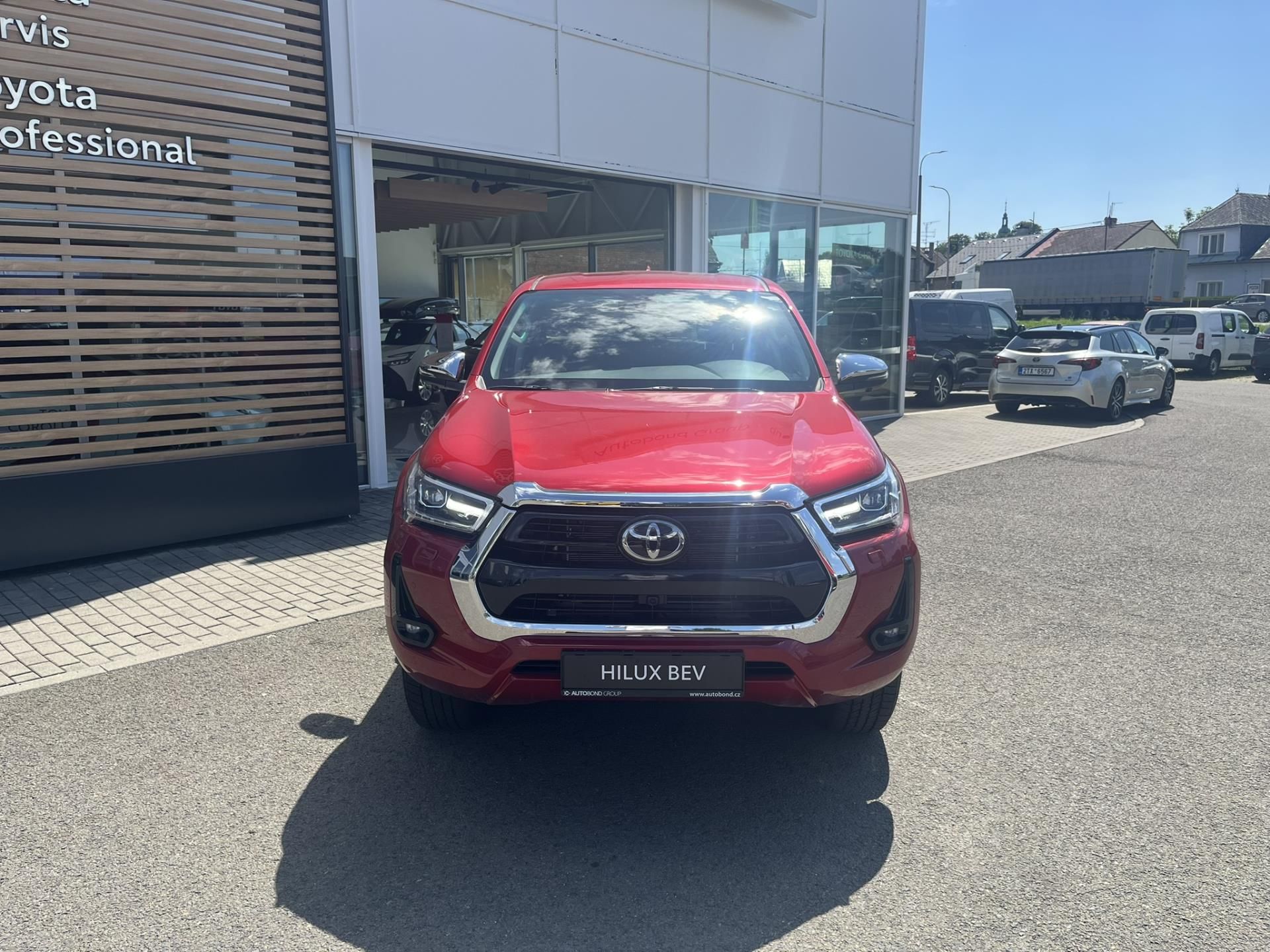 Toyota Hilux, 2,8 204k 6AT Executive - fotka 2