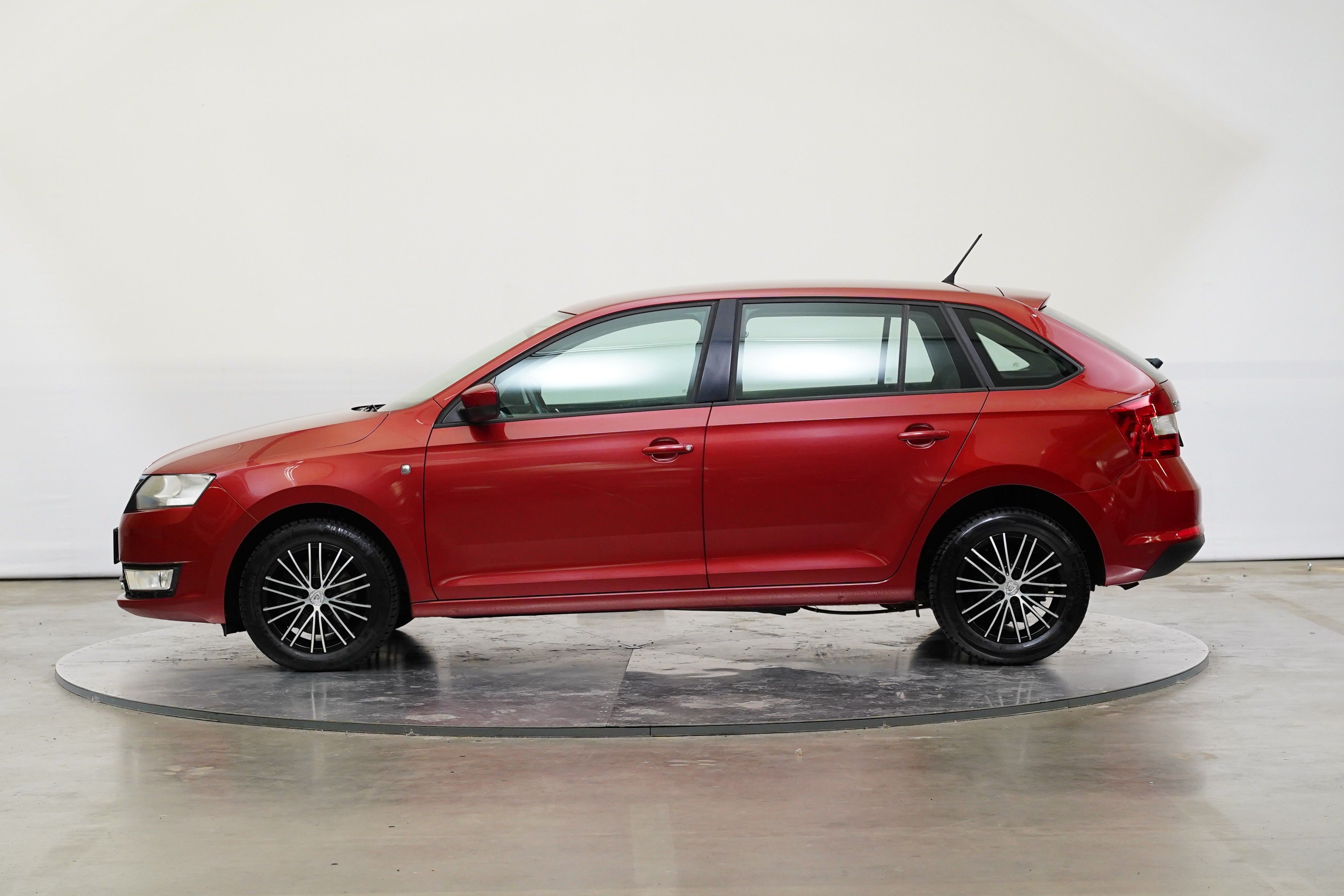 Škoda Rapid, 1.6 TDI 66 kW Ambition - fotka 3