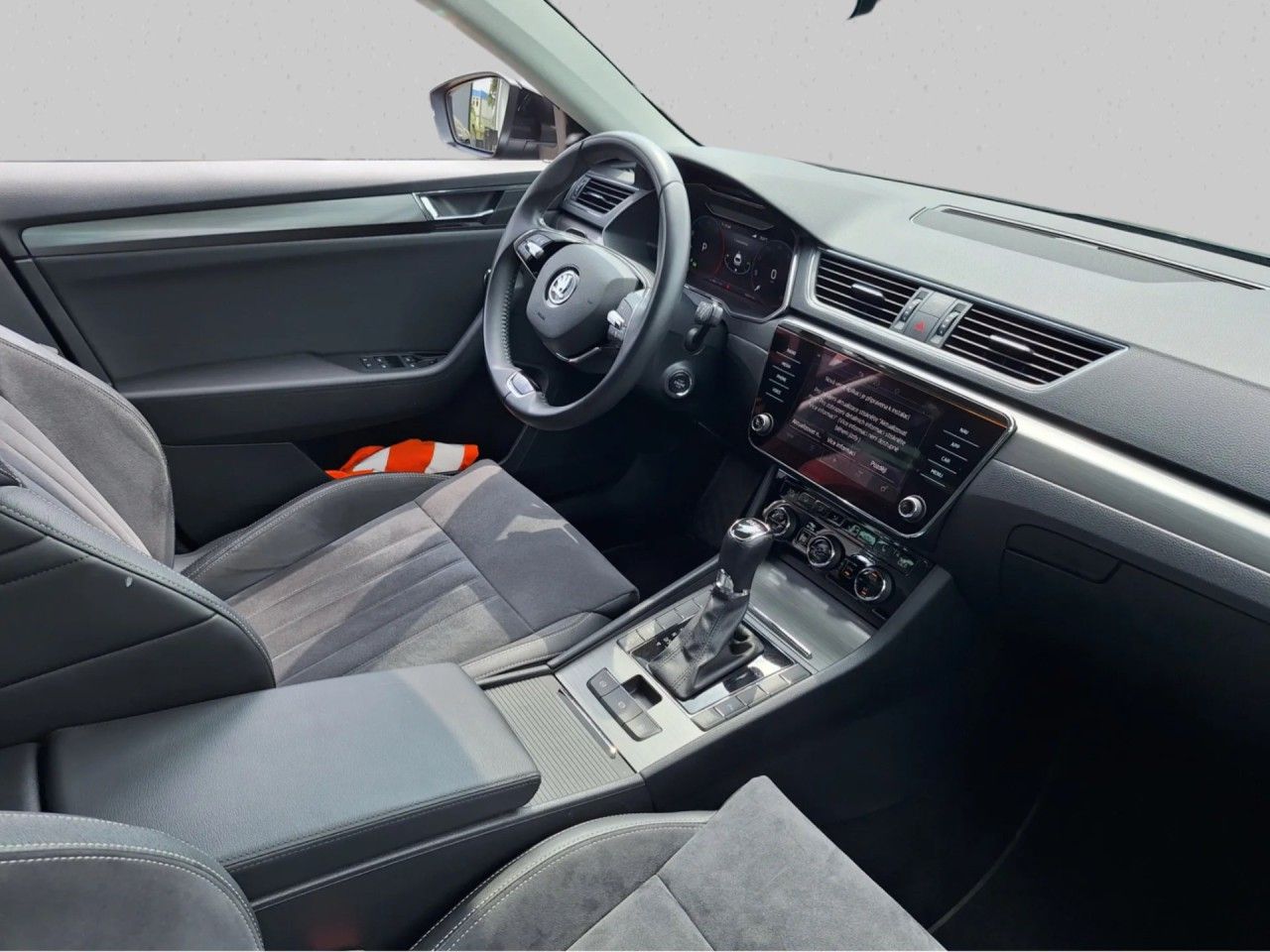 Škoda Superb, kombi 2.0TDI 110kW Style DSG - fotka 3