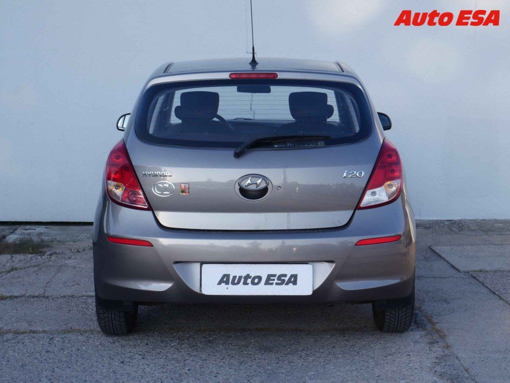 Hyundai i20, 1.2 i,1.maj,ČR - fotka 5