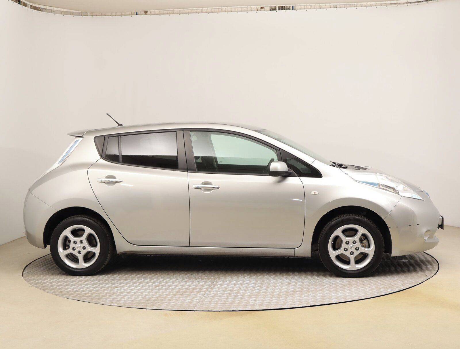 Nissan LEAF, 24 kWh, Automat, Navi - fotka 6