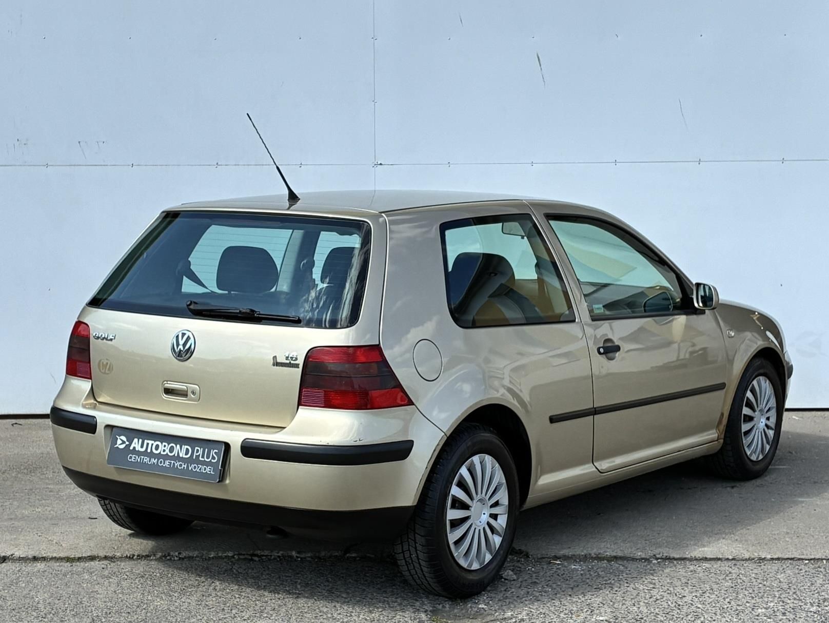 Volkswagen Golf, 1.6 16V 77kW - fotka 2