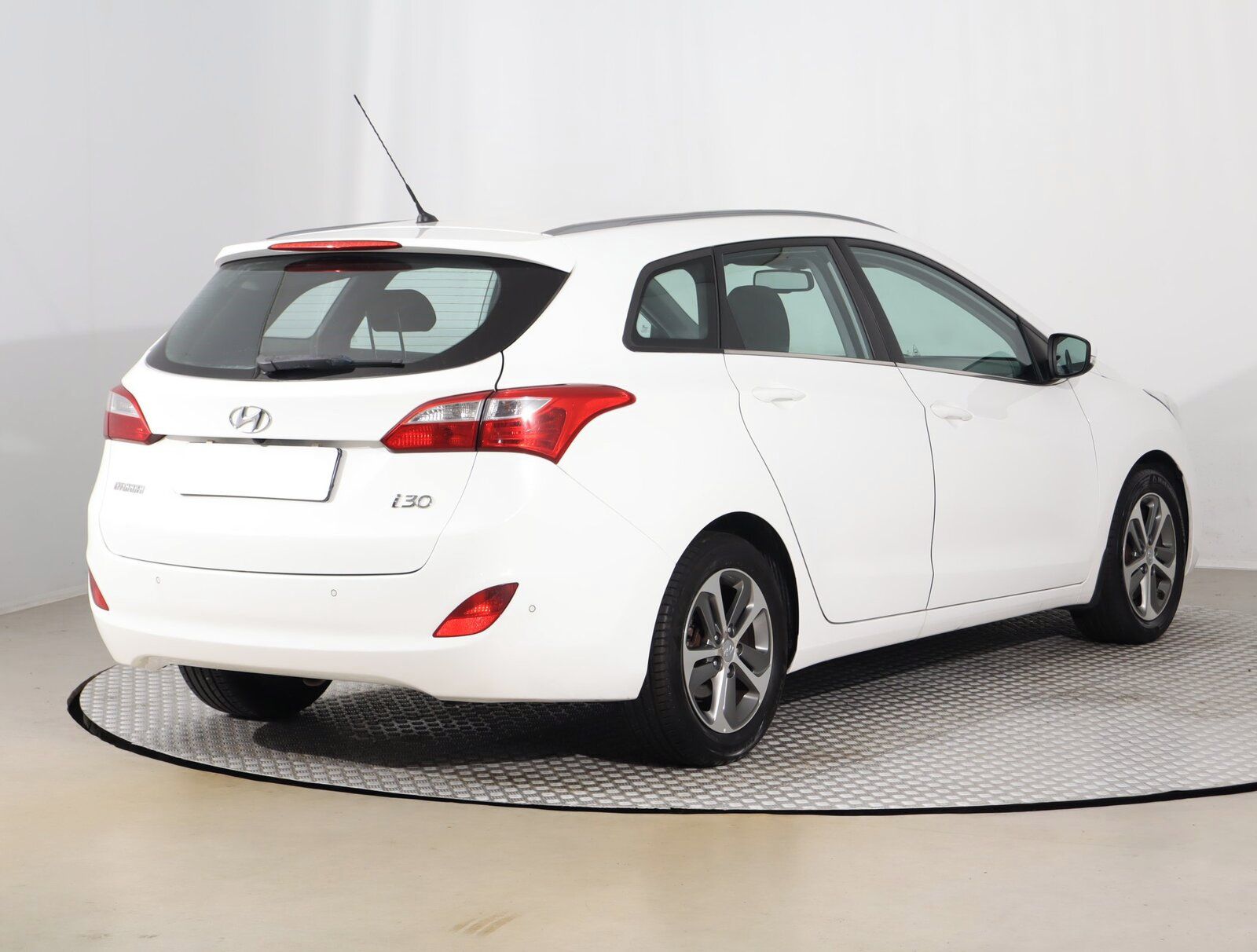 Hyundai i30, 1.6 CRDi, Automat, Serv.kniha - fotka 5