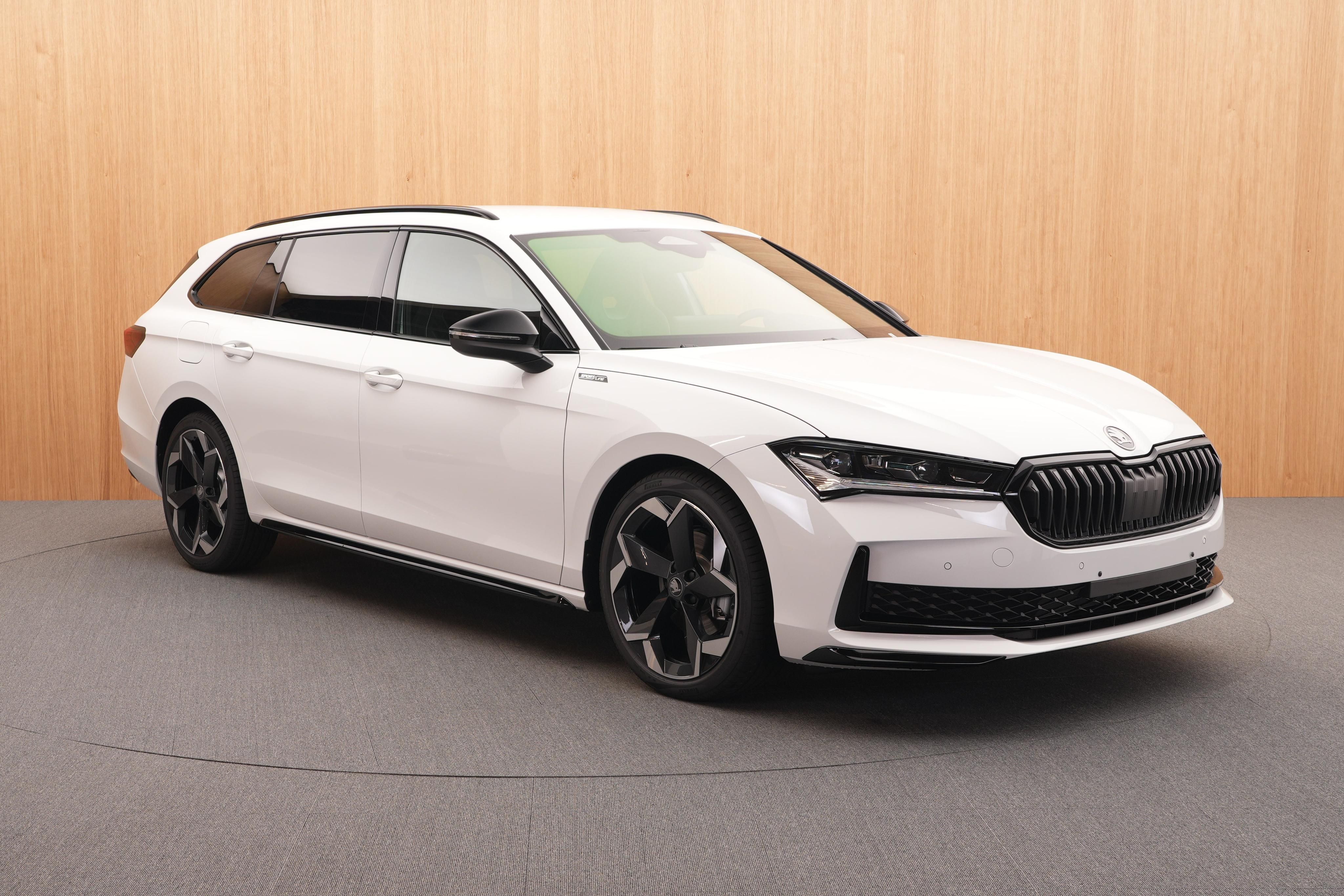 Škoda Superb, Sportline 2.0 TDI DSG - fotka 6
