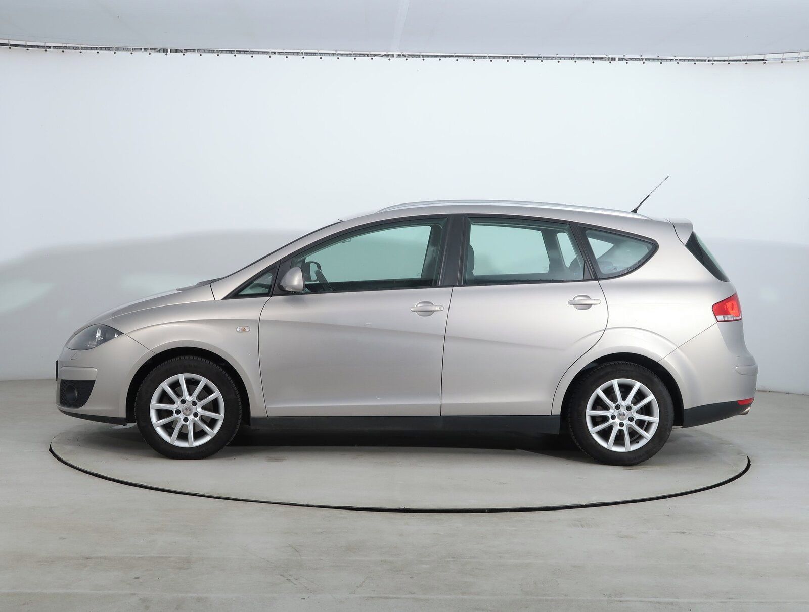 Seat Altea, 1.6 TDI, Automatická klima - fotka 3