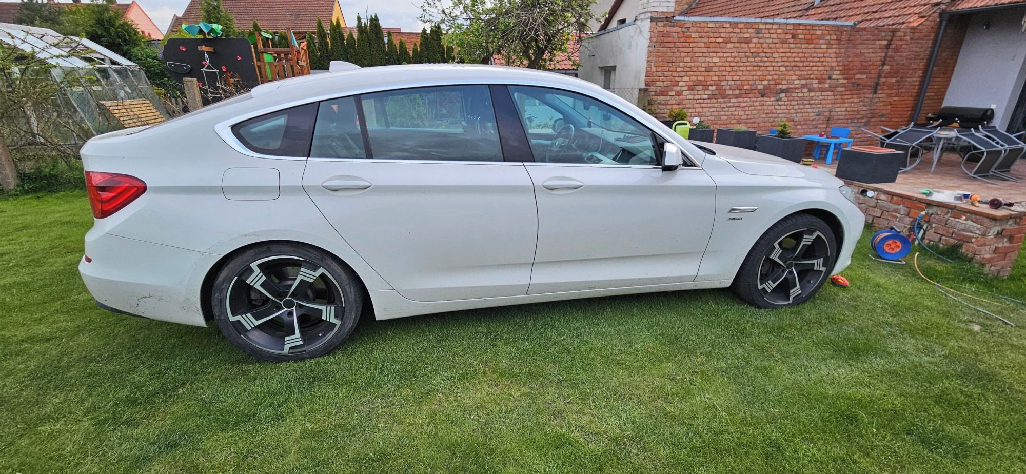 BMW Řada 5, BMW 530d GT xDrive 180kW - fotka 3