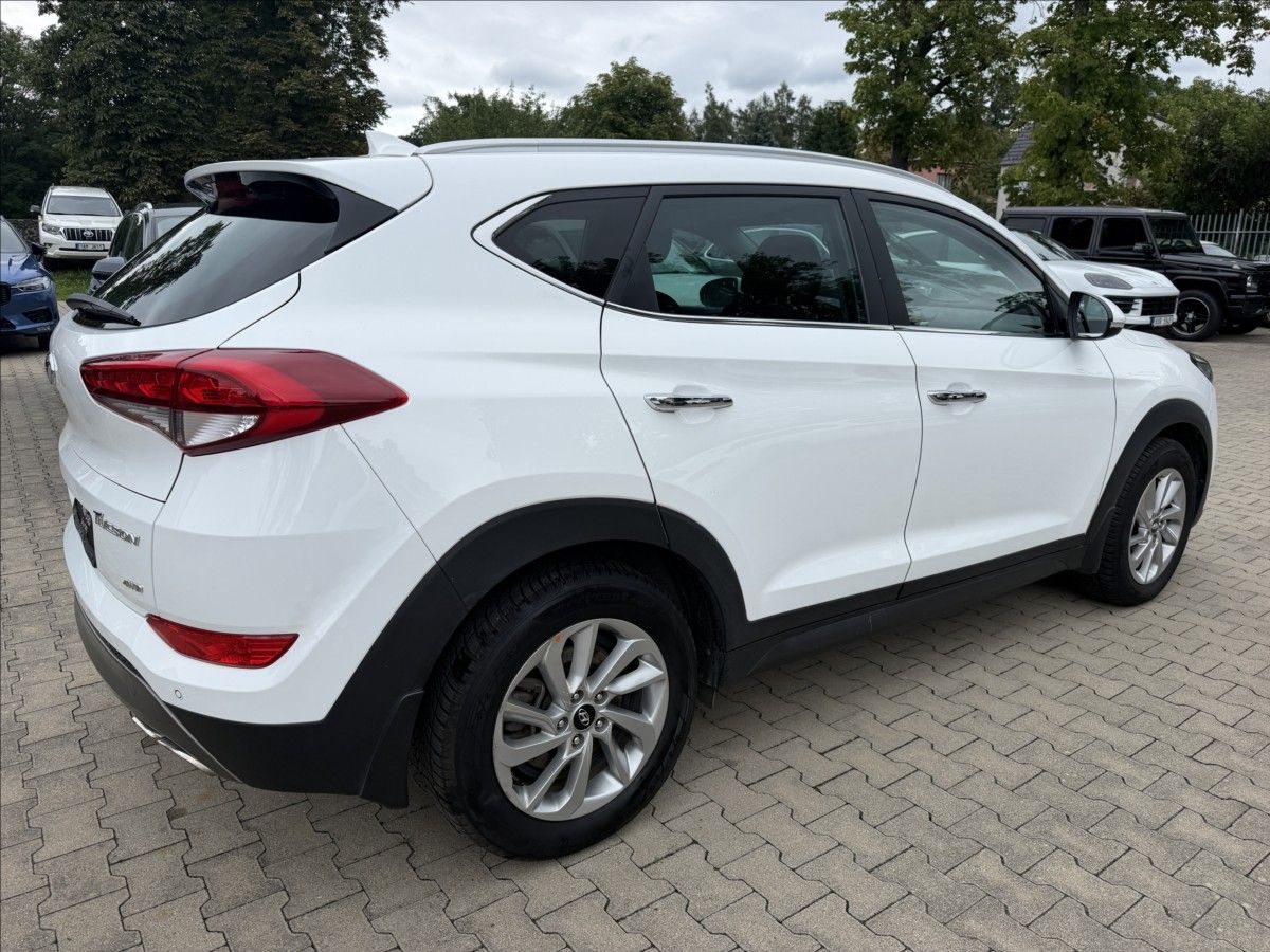 Hyundai Tucson, 2.0 CRDI 100kW Style 4x4 Auto - fotka 5