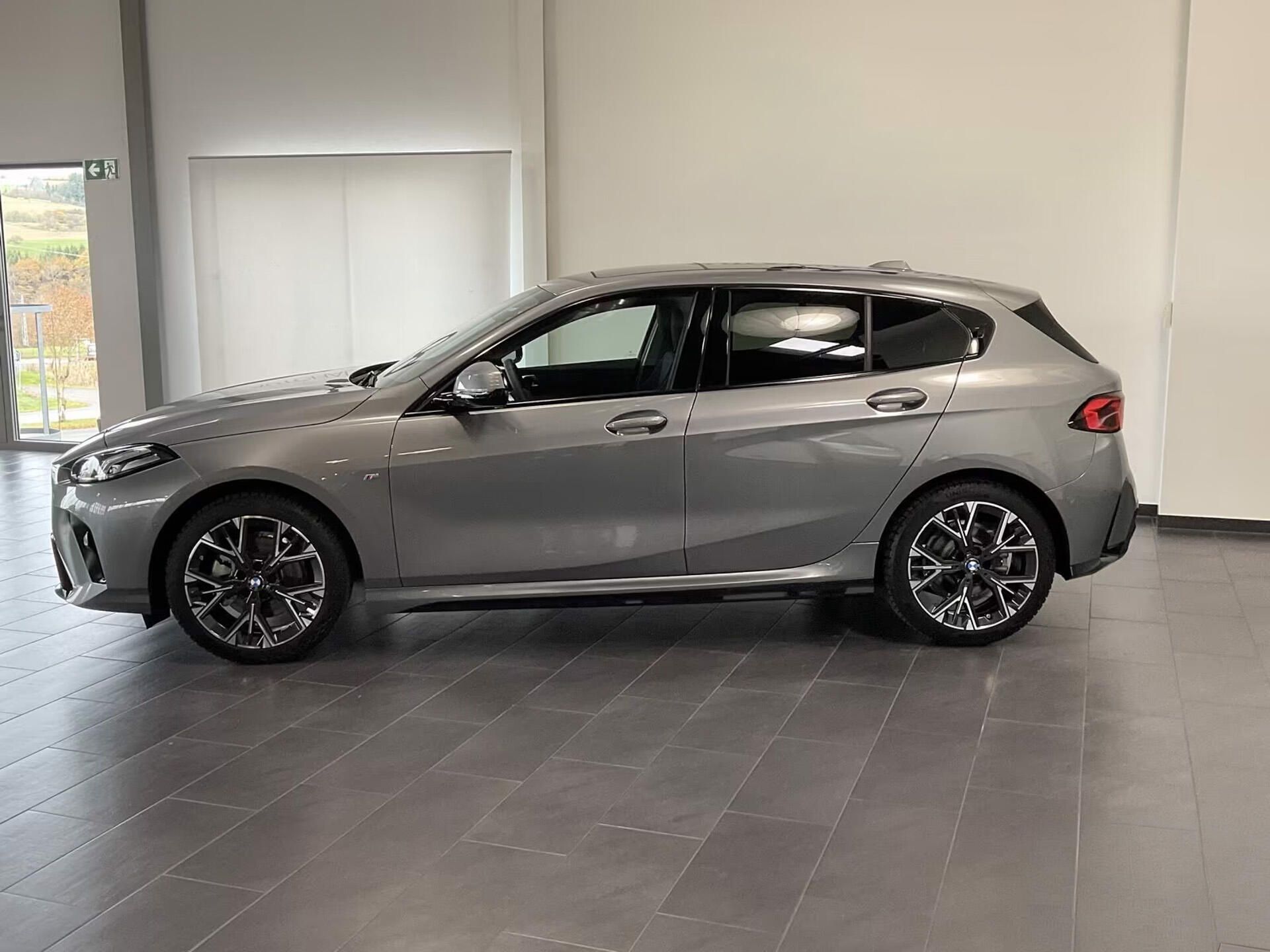 BMW Řada 1, 120 M-Sport design Pano Kamer - fotka 3