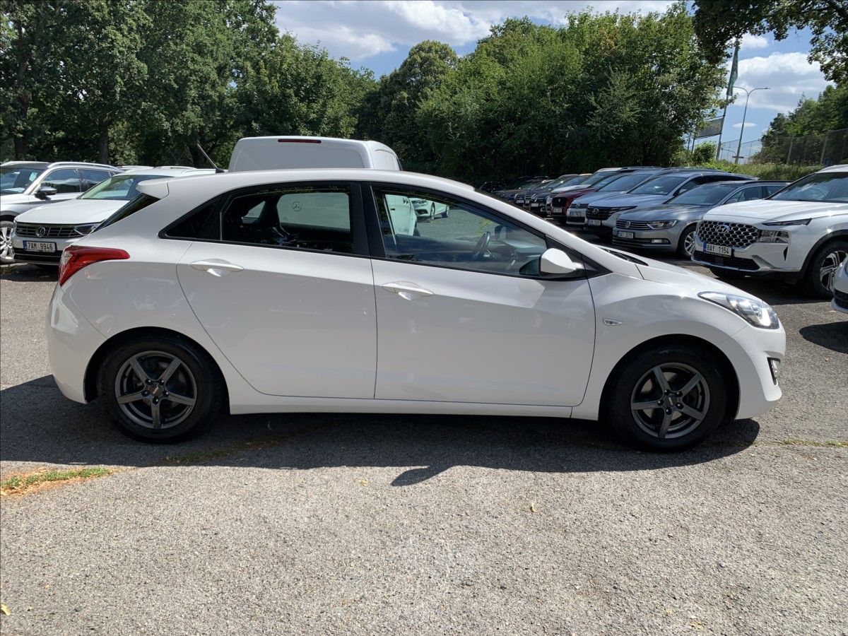 Hyundai i30, 1,4 i, ČR - fotka 4