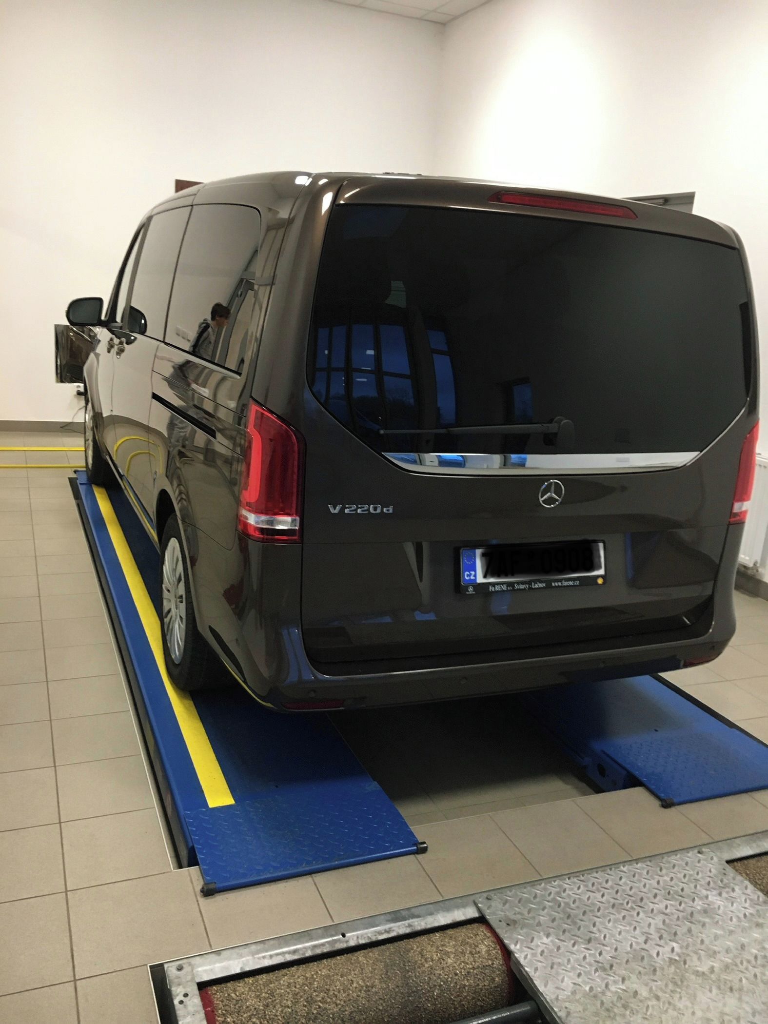 Mercedes-Benz Třídy V, V 220 d VKL/L (120 kW), 7 míst - fotka 4