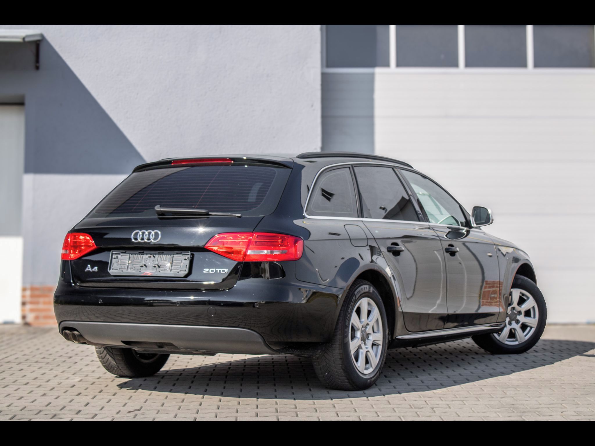 Audi A4, 2009 105kW - fotka 5