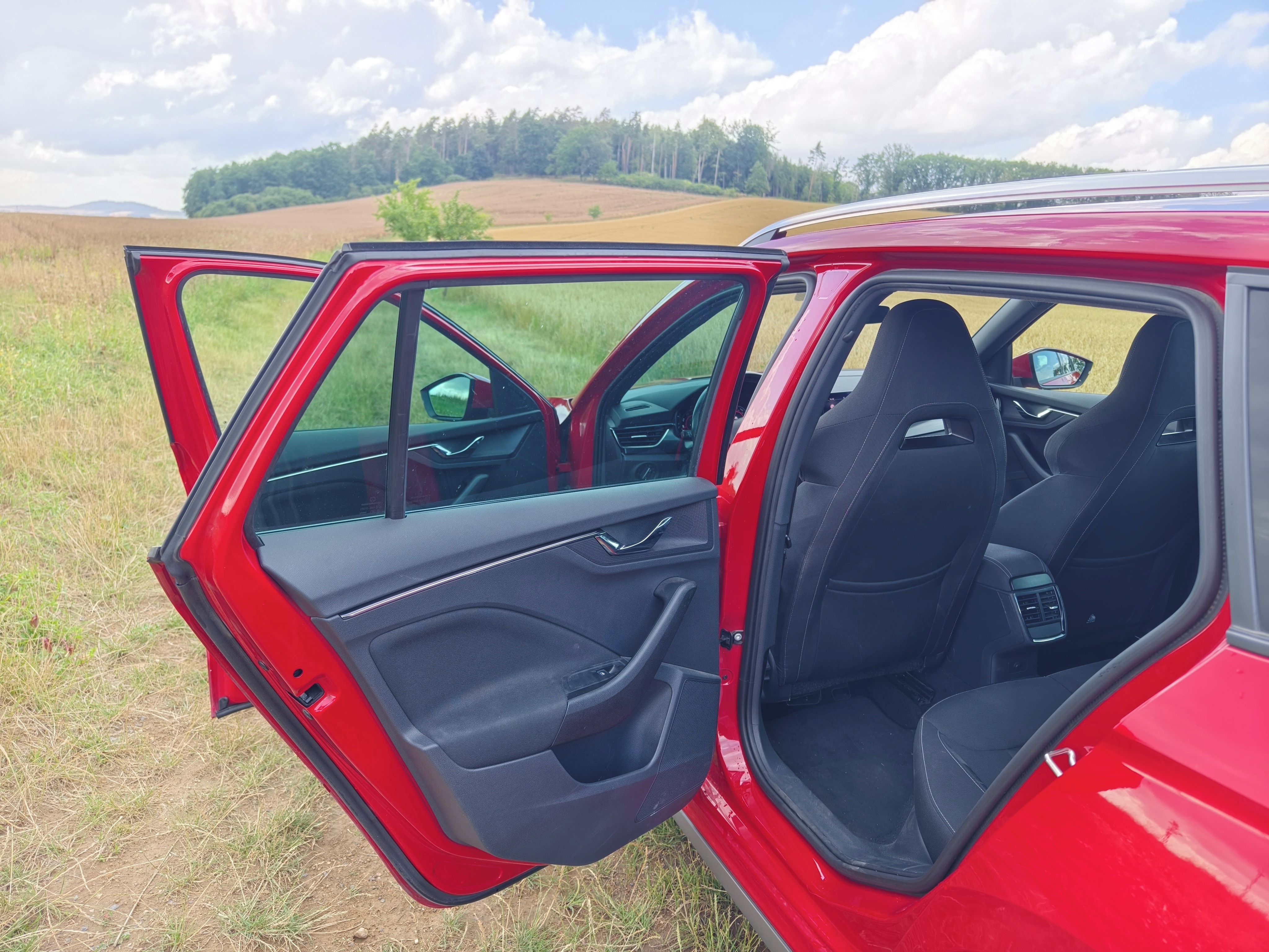Škoda Kamiq, 1,6 TDi - servisováno - fotka 2